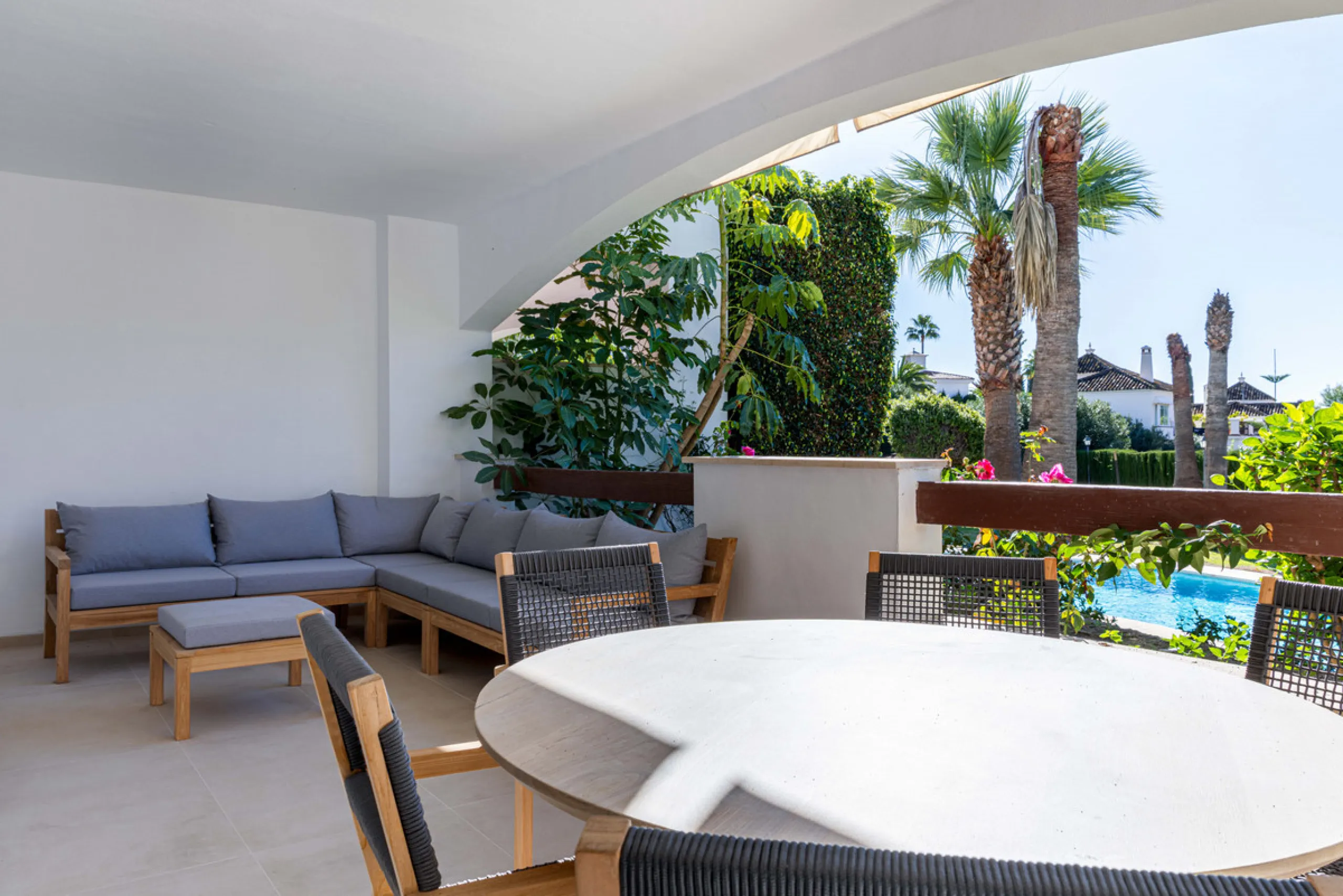 Welcome to your newly renovated home in the prestigious Aloha Royal community, located in the heart of Marbella's Golf Valley. This stunning 2-bedroom apartment has been completely refurbished with a contemporary design and high-quality finishes, offering