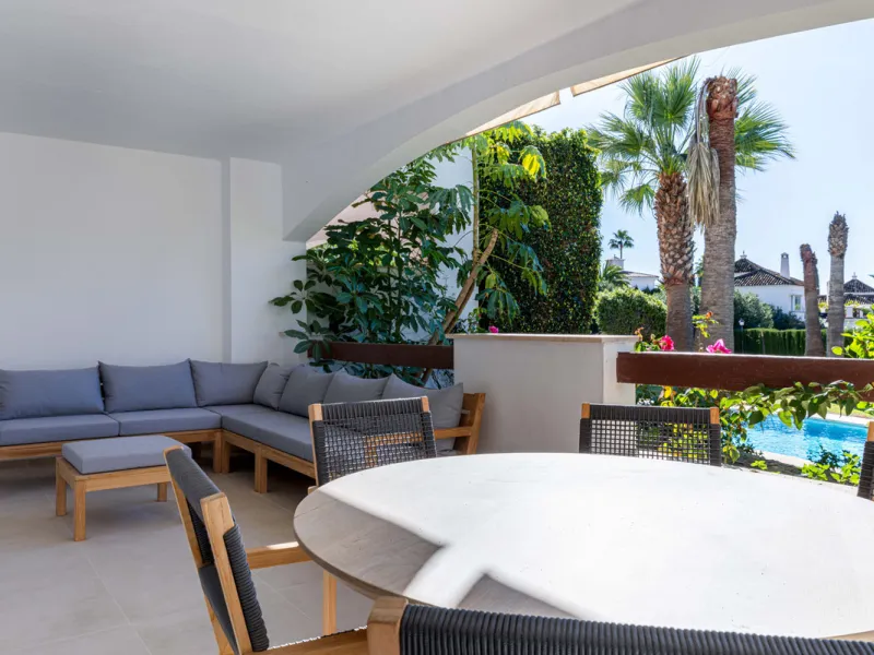 Welcome to your newly renovated home in the prestigious Aloha Royal community, located in the heart of Marbella's Golf Valley. This stunning 2-bedroom apartment has been completely refurbished with a contemporary design and high-quality finishes, offering