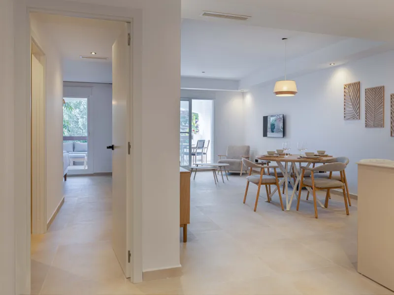 Welcome to your newly renovated home in the prestigious Aloha Royal community, located in the heart of Marbella's Golf Valley. This stunning 2-bedroom apartment has been completely refurbished with a contemporary design and high-quality finishes, offering