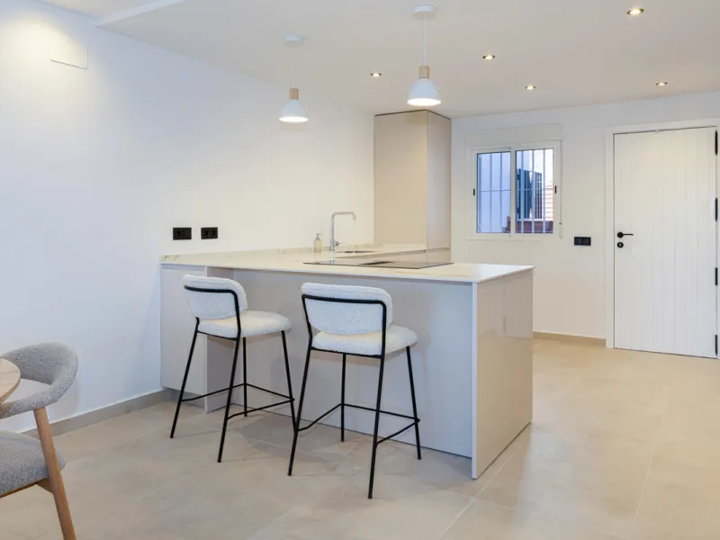 Welcome to your newly renovated home in the prestigious Aloha Royal community, located in the heart of Marbella's Golf Valley. This stunning 2-bedroom apartment has been completely refurbished with a contemporary design and high-quality finishes, offering