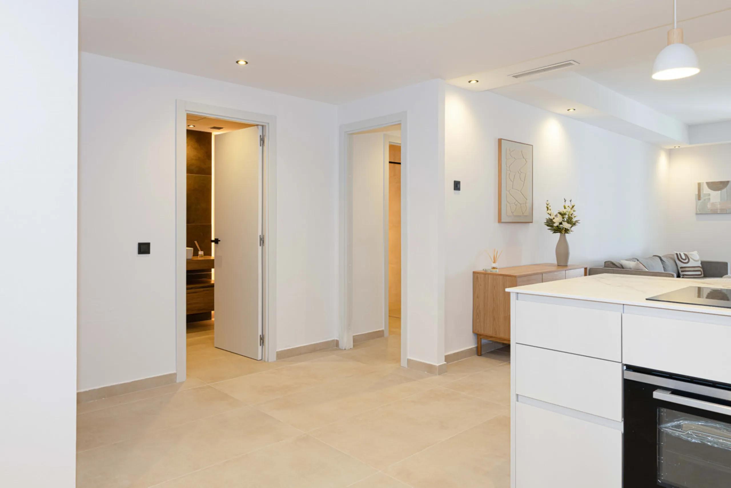 Welcome to your newly renovated home in the prestigious Aloha Royal community, located in the heart of Marbella's Golf Valley. This stunning 2-bedroom apartment has been completely refurbished with a contemporary design and high-quality finishes, offering