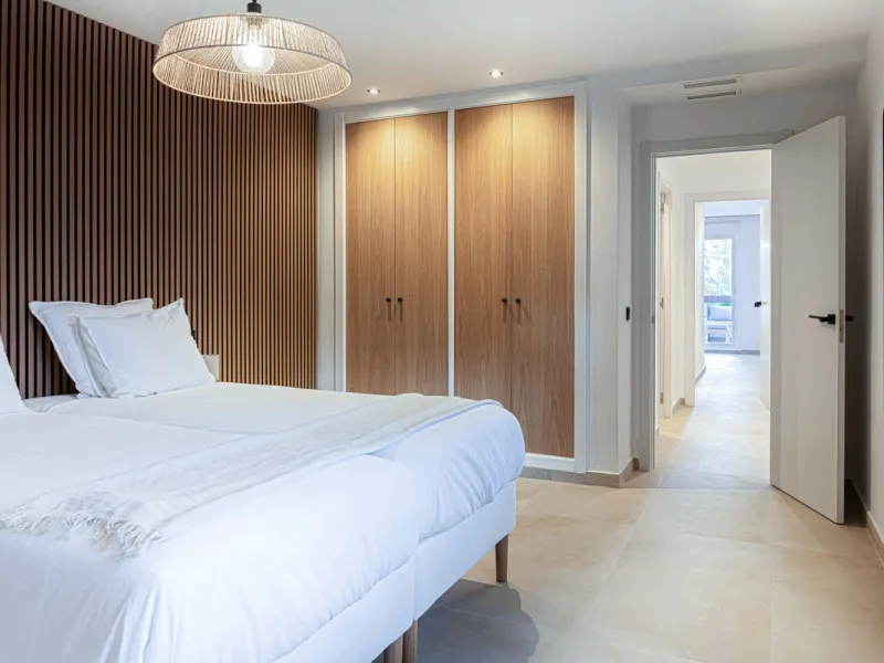 Welcome to your newly renovated home in the prestigious Aloha Royal community, located in the heart of Marbella's Golf Valley. This stunning 2-bedroom apartment has been completely refurbished with a contemporary design and high-quality finishes, offering