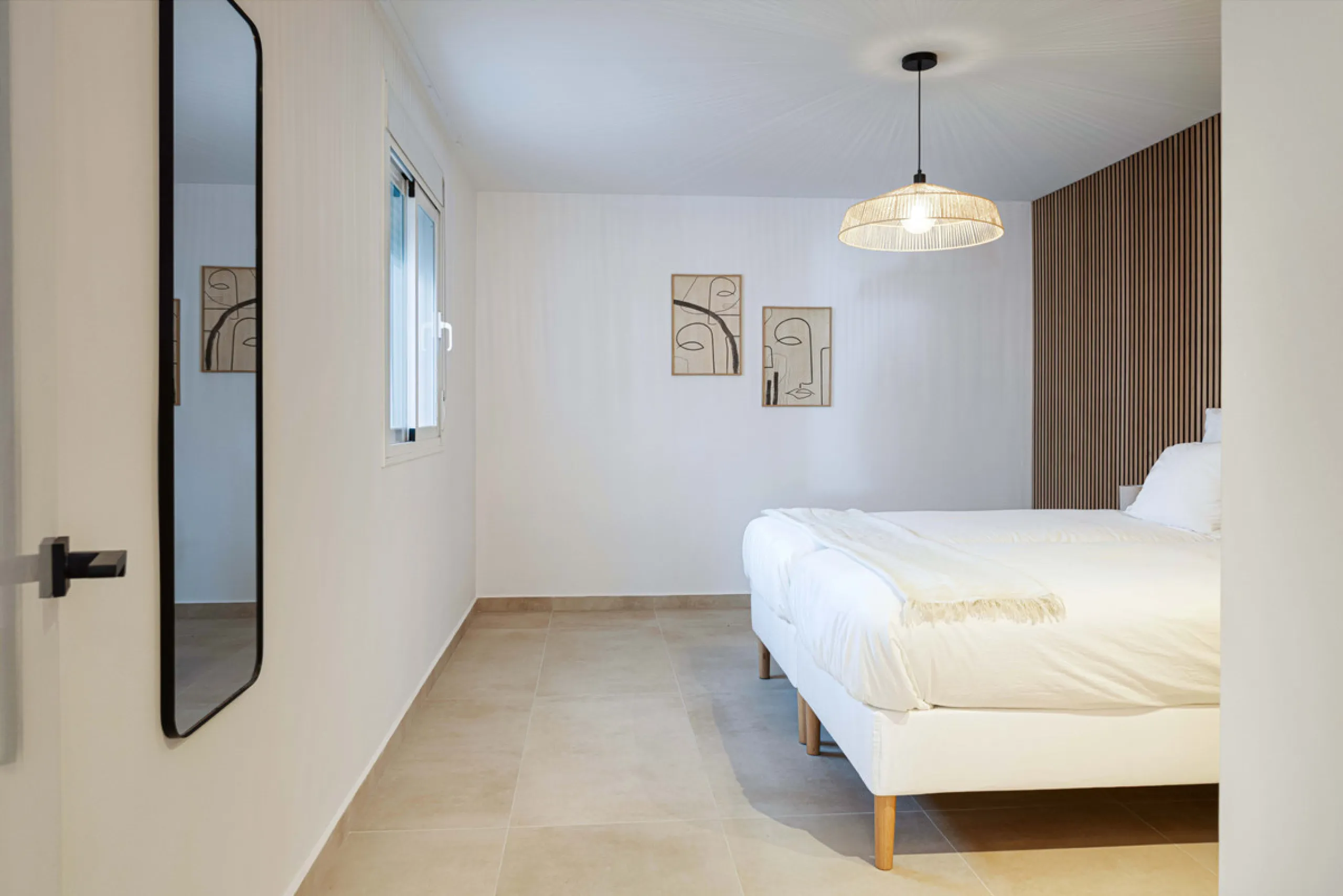 Welcome to your newly renovated home in the prestigious Aloha Royal community, located in the heart of Marbella's Golf Valley. This stunning 2-bedroom apartment has been completely refurbished with a contemporary design and high-quality finishes, offering