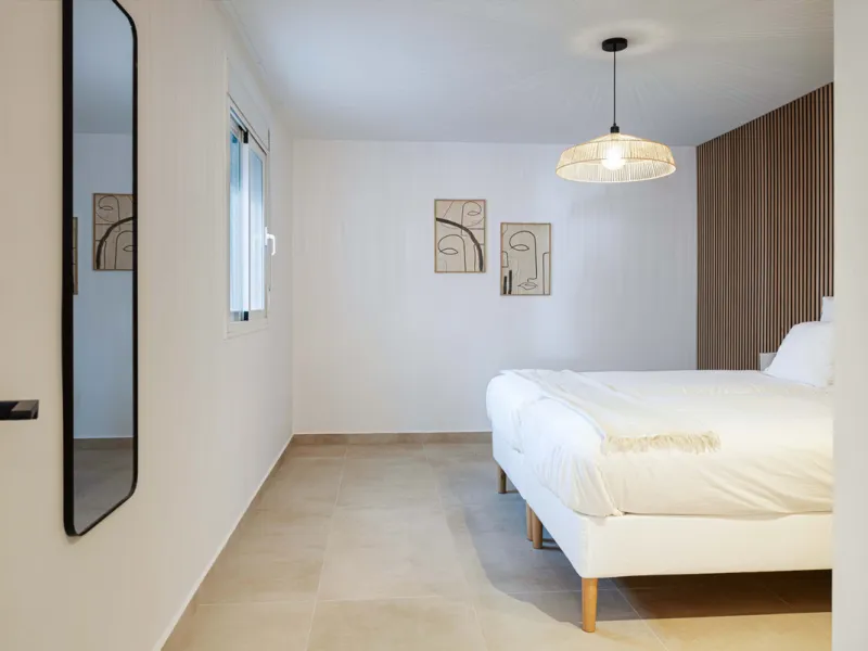 Welcome to your newly renovated home in the prestigious Aloha Royal community, located in the heart of Marbella's Golf Valley. This stunning 2-bedroom apartment has been completely refurbished with a contemporary design and high-quality finishes, offering