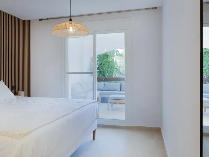 Welcome to your newly renovated home in the prestigious Aloha Royal community, located in the heart of Marbella's Golf Valley. This stunning 2-bedroom apartment has been completely refurbished with a contemporary design and high-quality finishes, offering