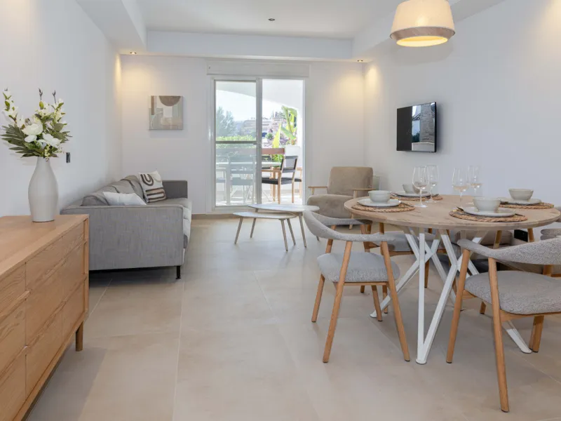 Welcome to your newly renovated home in the prestigious Aloha Royal community, located in the heart of Marbella's Golf Valley. This stunning 2-bedroom apartment has been completely refurbished with a contemporary design and high-quality finishes, offering