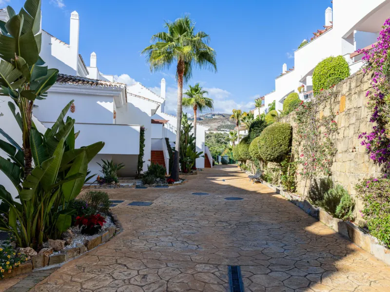 Welcome to your newly renovated home in the prestigious Aloha Royal community, located in the heart of Marbella's Golf Valley. This stunning 2-bedroom apartment has been completely refurbished with a contemporary design and high-quality finishes, offering