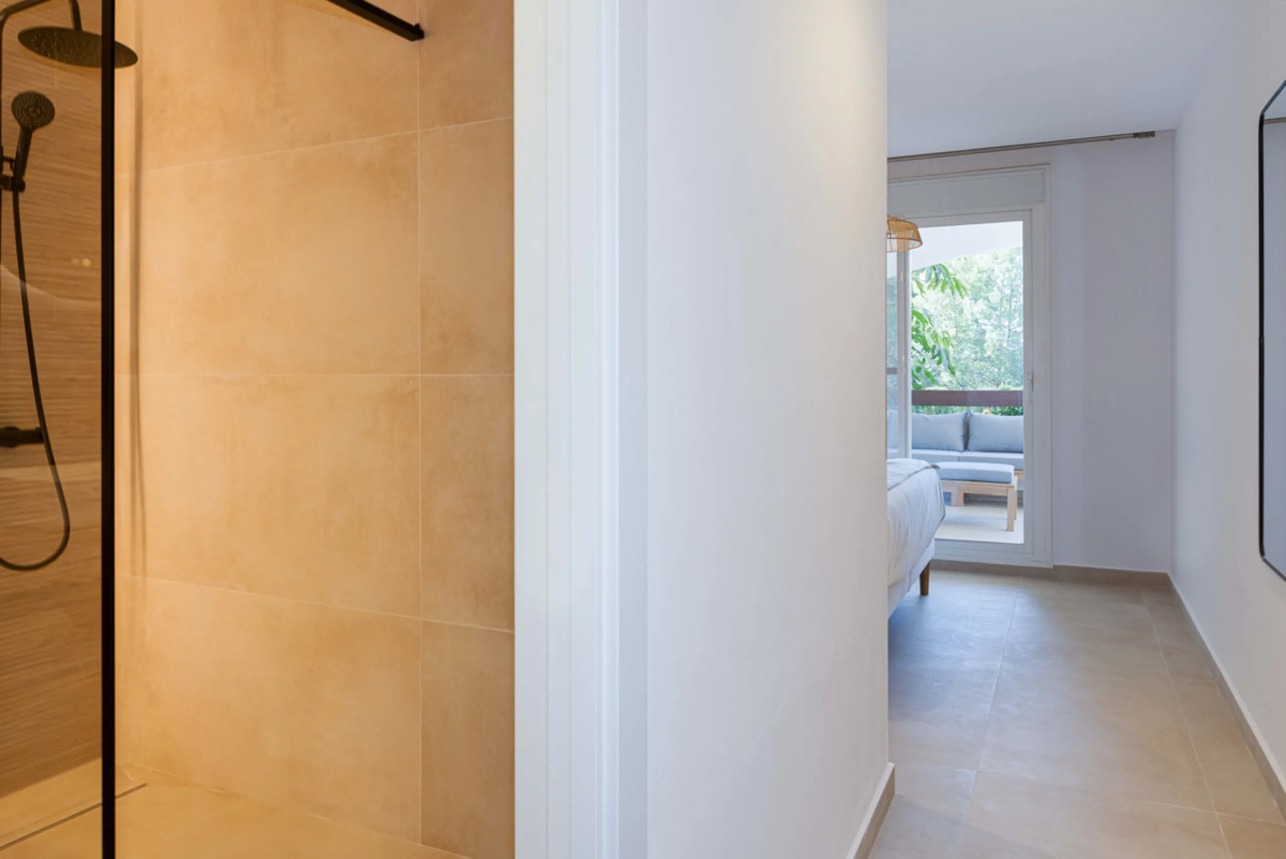 Welcome to your newly renovated home in the prestigious Aloha Royal community, located in the heart of Marbella's Golf Valley. This stunning 2-bedroom apartment has been completely refurbished with a contemporary design and high-quality finishes, offering