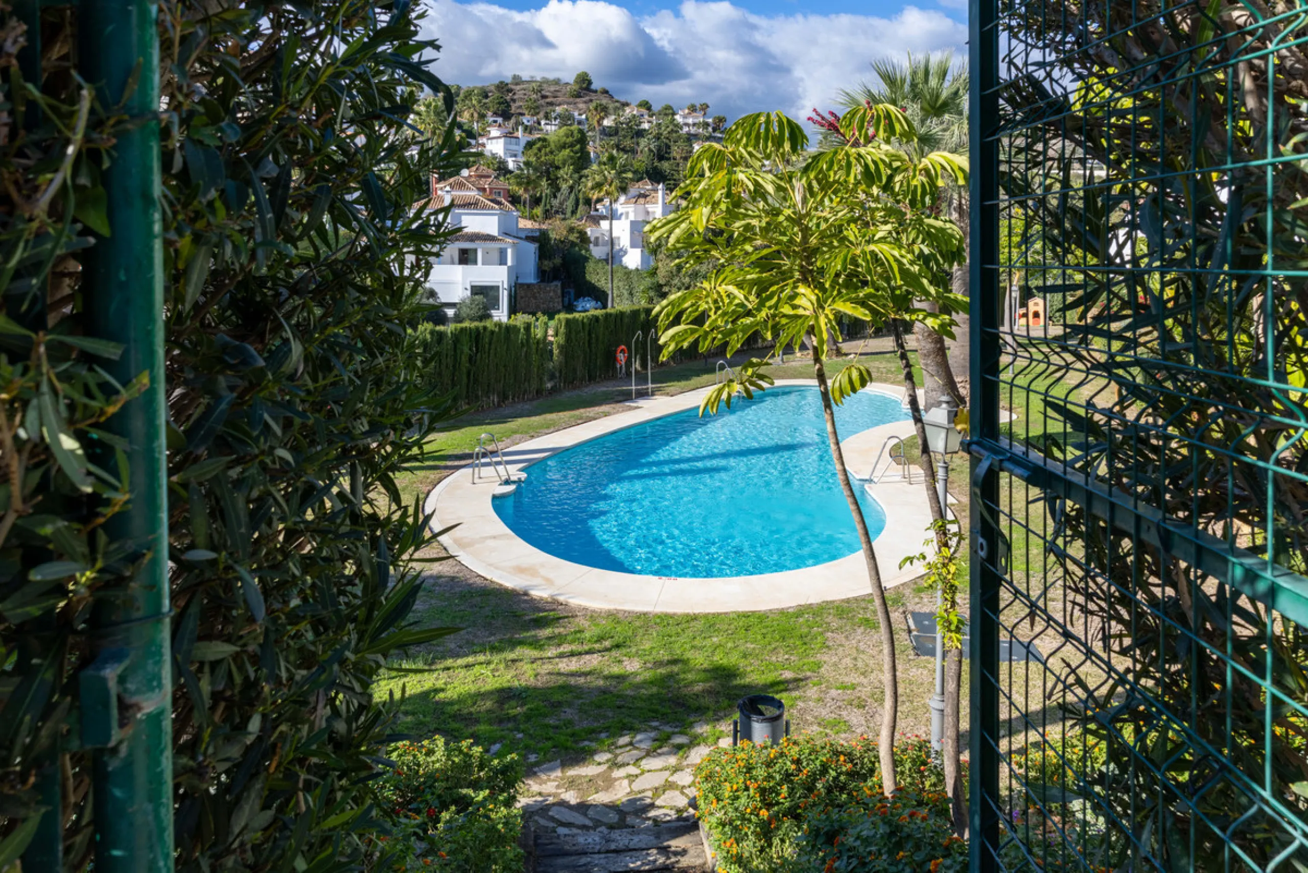 Welcome to your newly renovated home in the prestigious Aloha Royal community, located in the heart of Marbella's Golf Valley. This stunning 2-bedroom apartment has been completely refurbished with a contemporary design and high-quality finishes, offering