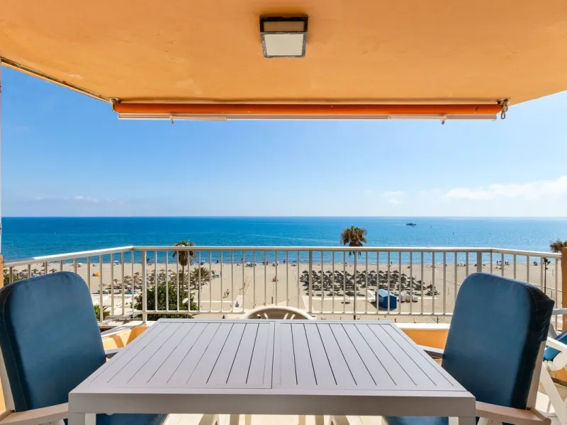 Exclusive Apartment with Full-Front Sea Views in Fuengirola!