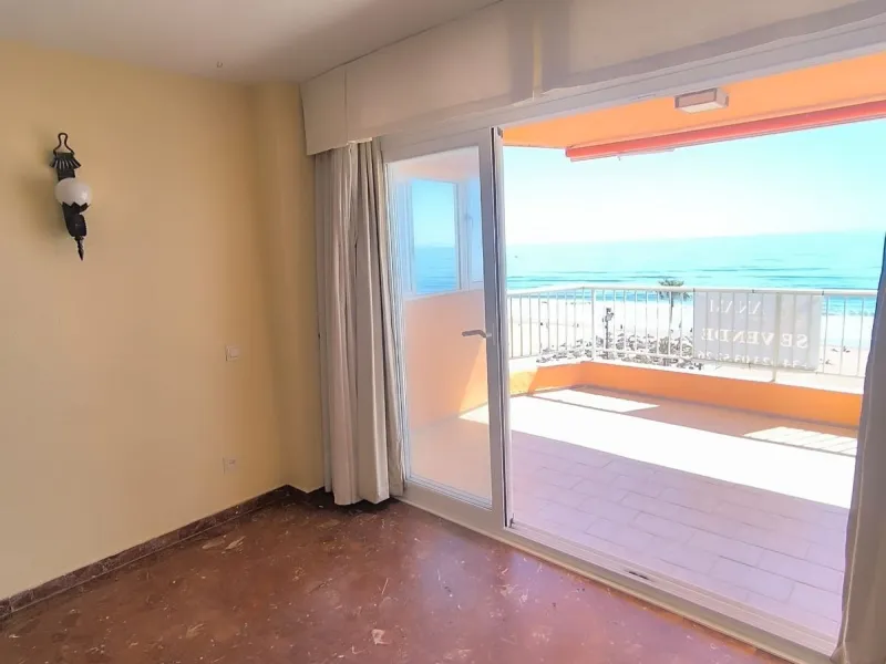 Exclusive Apartment with Full-Front Sea Views in Fuengirola!