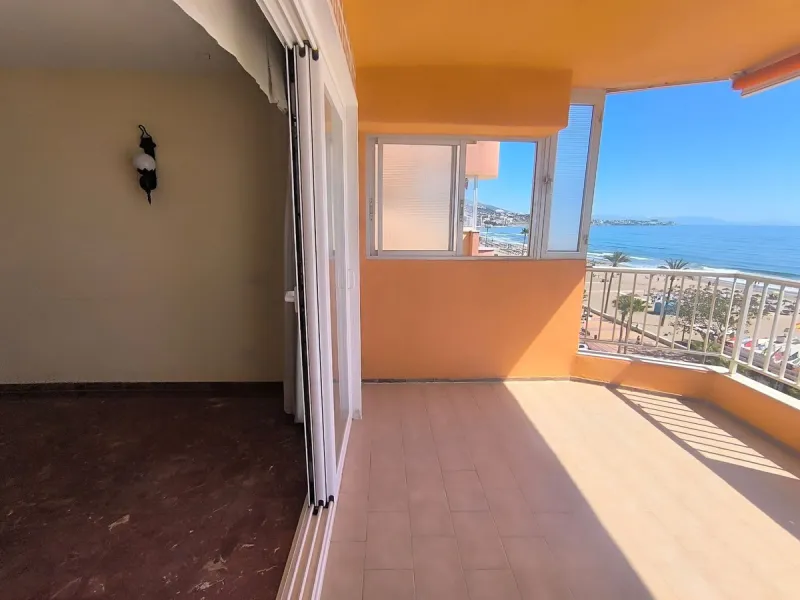 Exclusive Apartment with Full-Front Sea Views in Fuengirola!