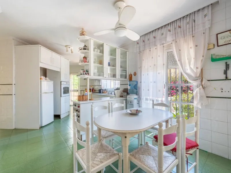 VILLA IN CENTRE OF MARBELLA - 8 BEDROOMS