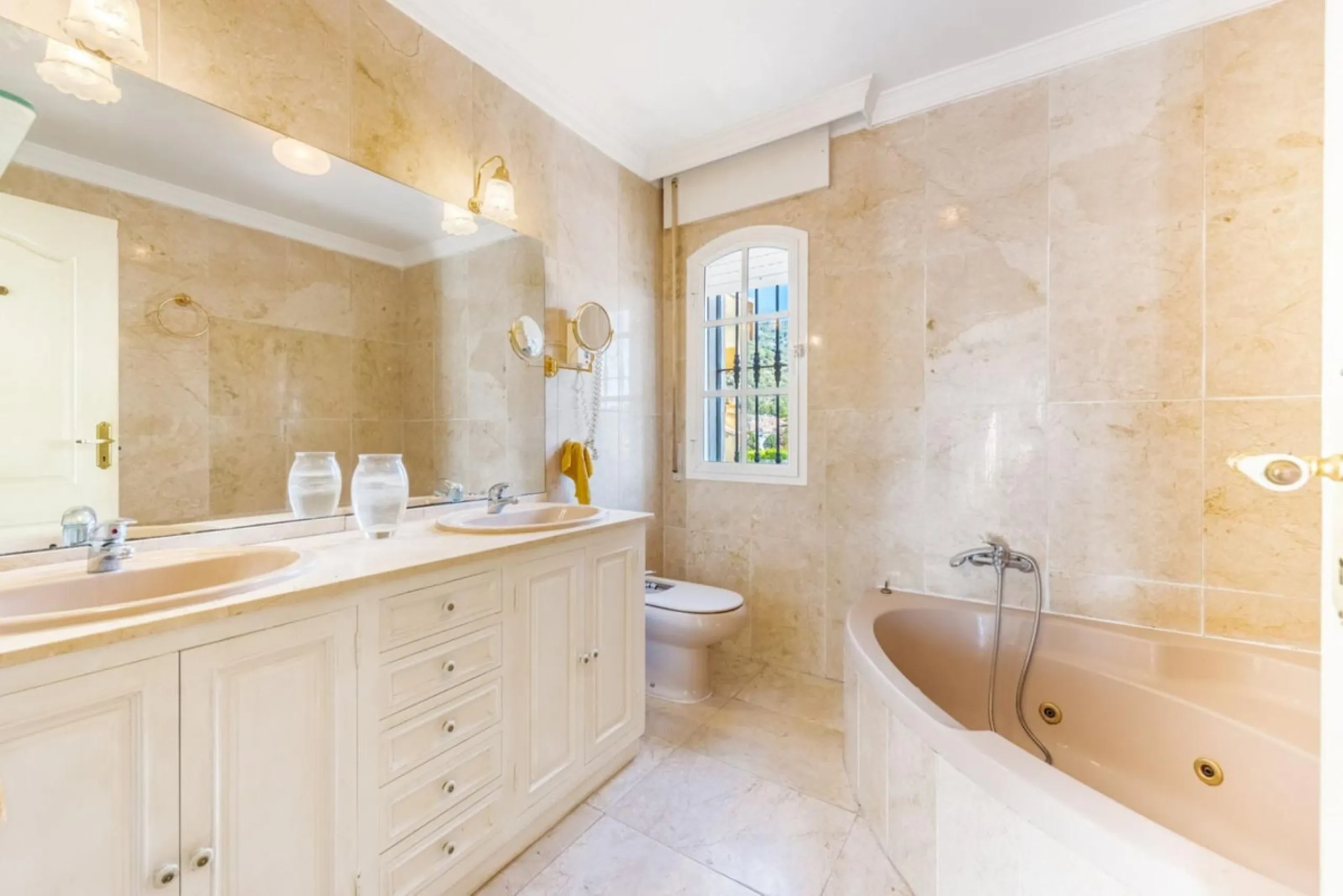 VILLA IN CENTRE OF MARBELLA - 8 BEDROOMS
