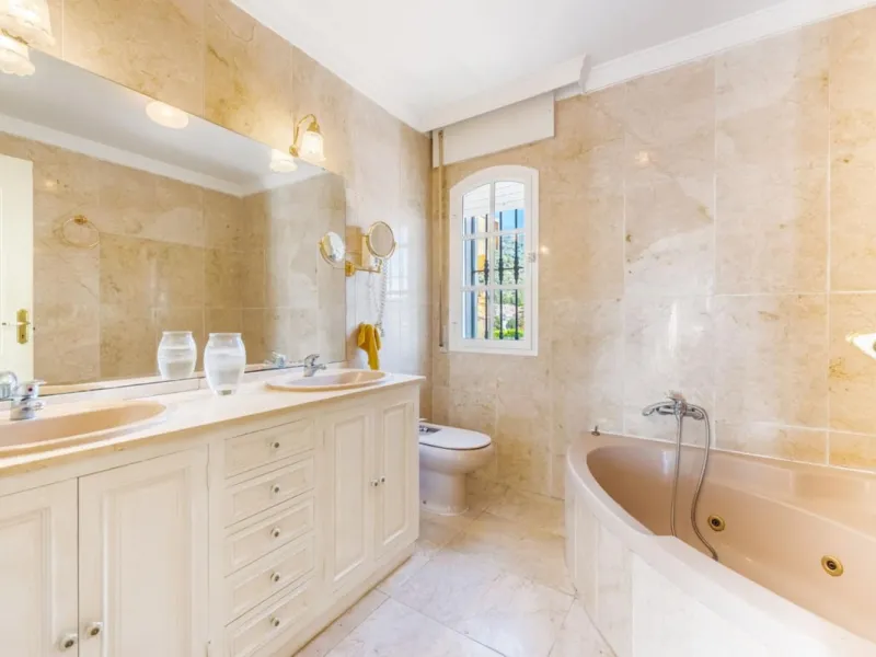 VILLA IN CENTRE OF MARBELLA - 8 BEDROOMS