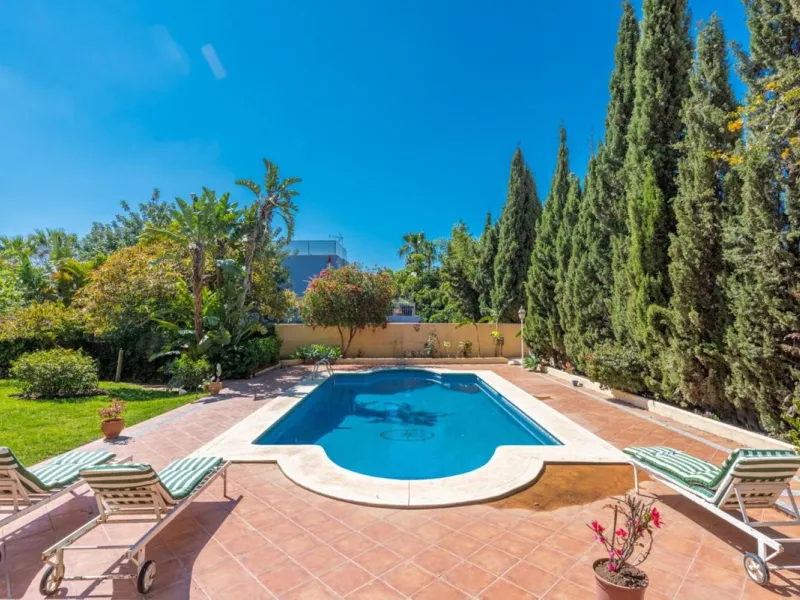 VILLA IN CENTRE OF MARBELLA - 8 BEDROOMS
