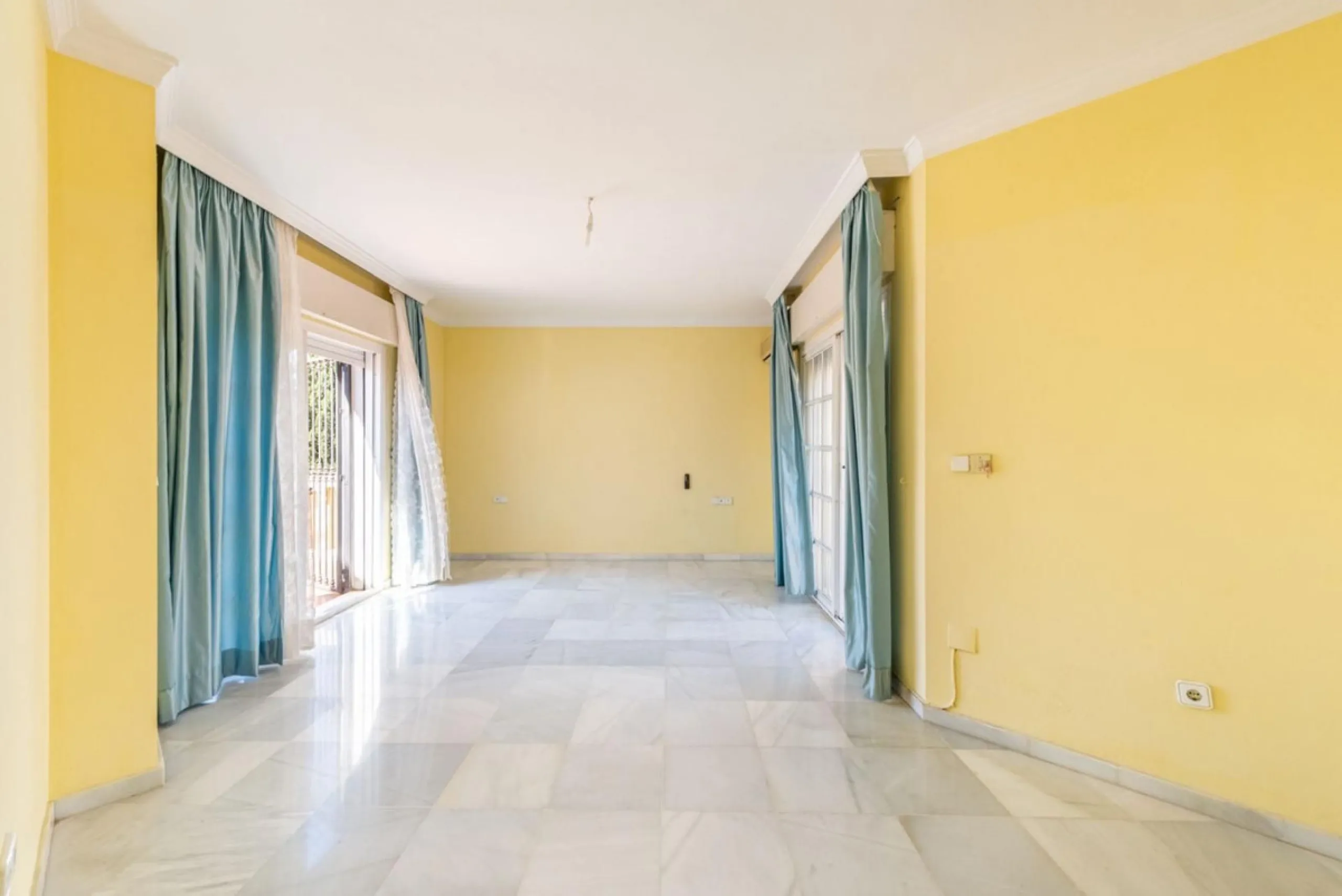 VILLA IN CENTRE OF MARBELLA - 8 BEDROOMS