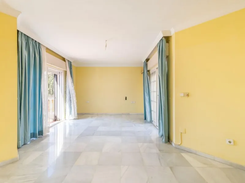 VILLA IN CENTRE OF MARBELLA - 8 BEDROOMS