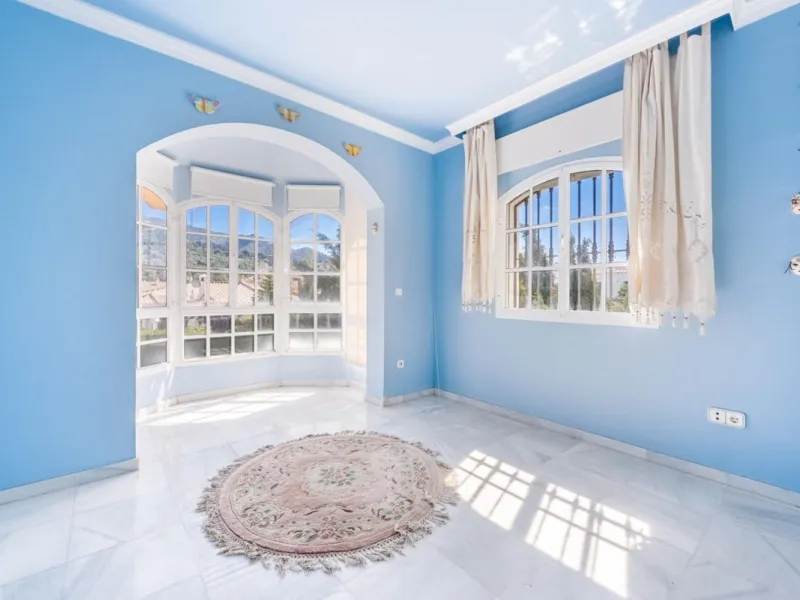 VILLA IN CENTRE OF MARBELLA - 8 BEDROOMS