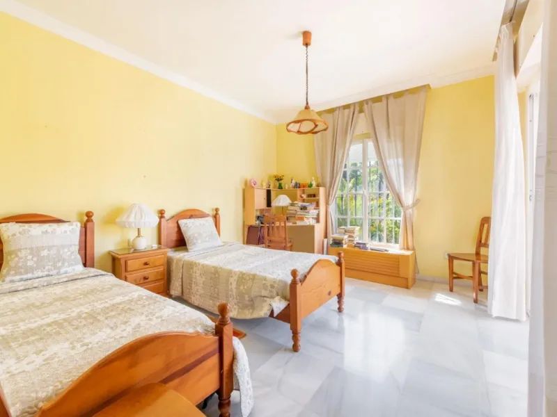 VILLA IN CENTRE OF MARBELLA - 8 BEDROOMS