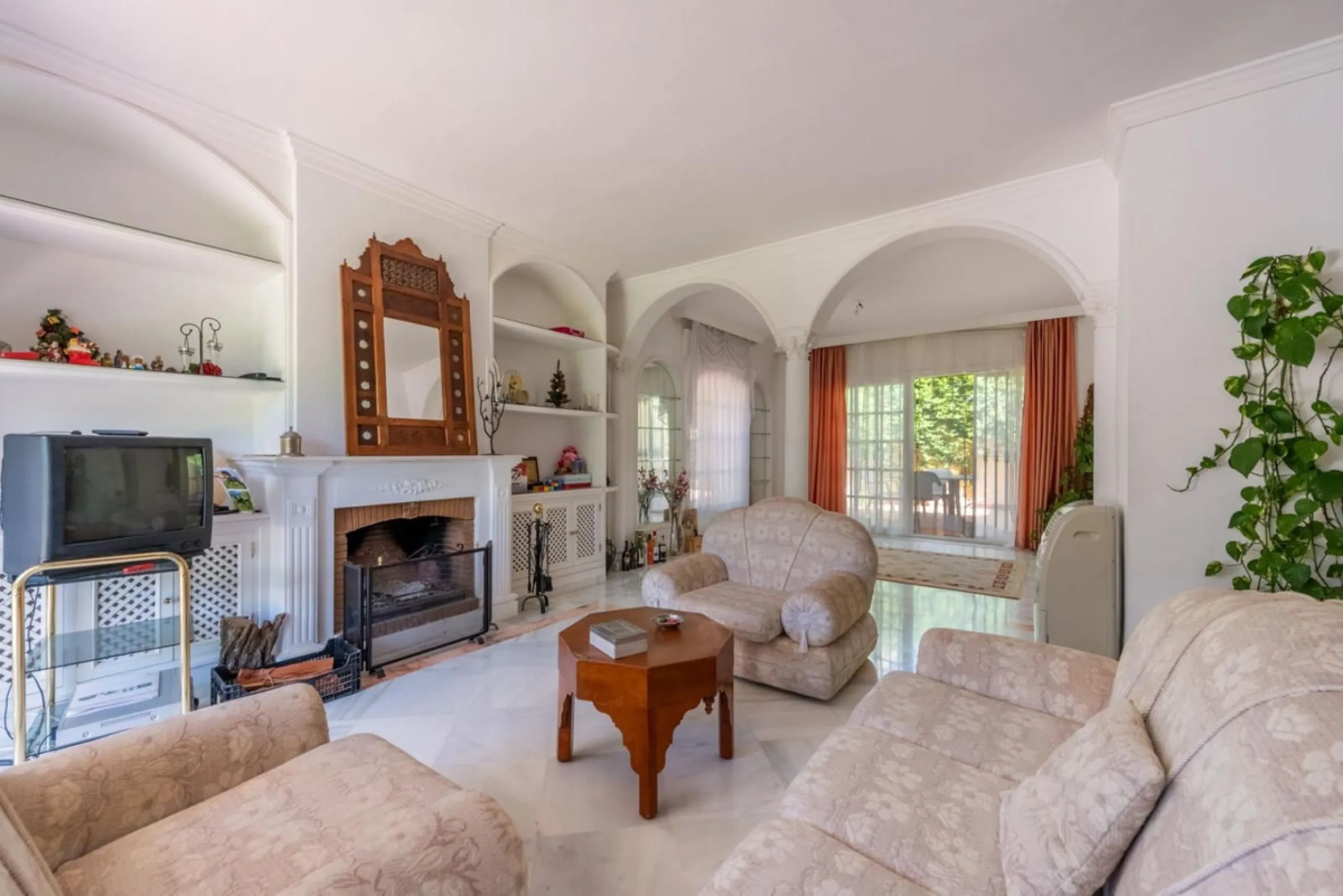 VILLA IN CENTRE OF MARBELLA - 8 BEDROOMS