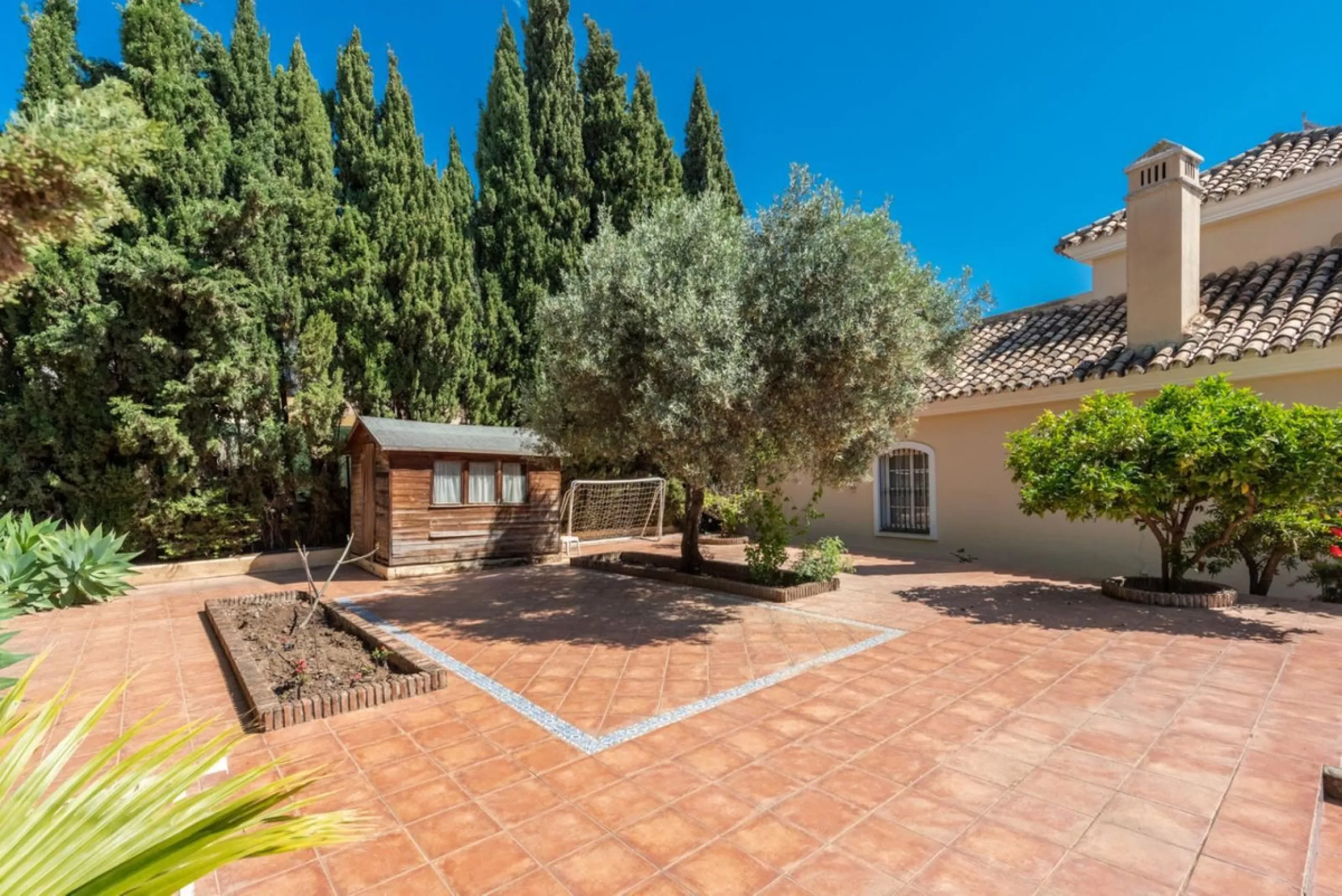 VILLA IN CENTRE OF MARBELLA - 8 BEDROOMS