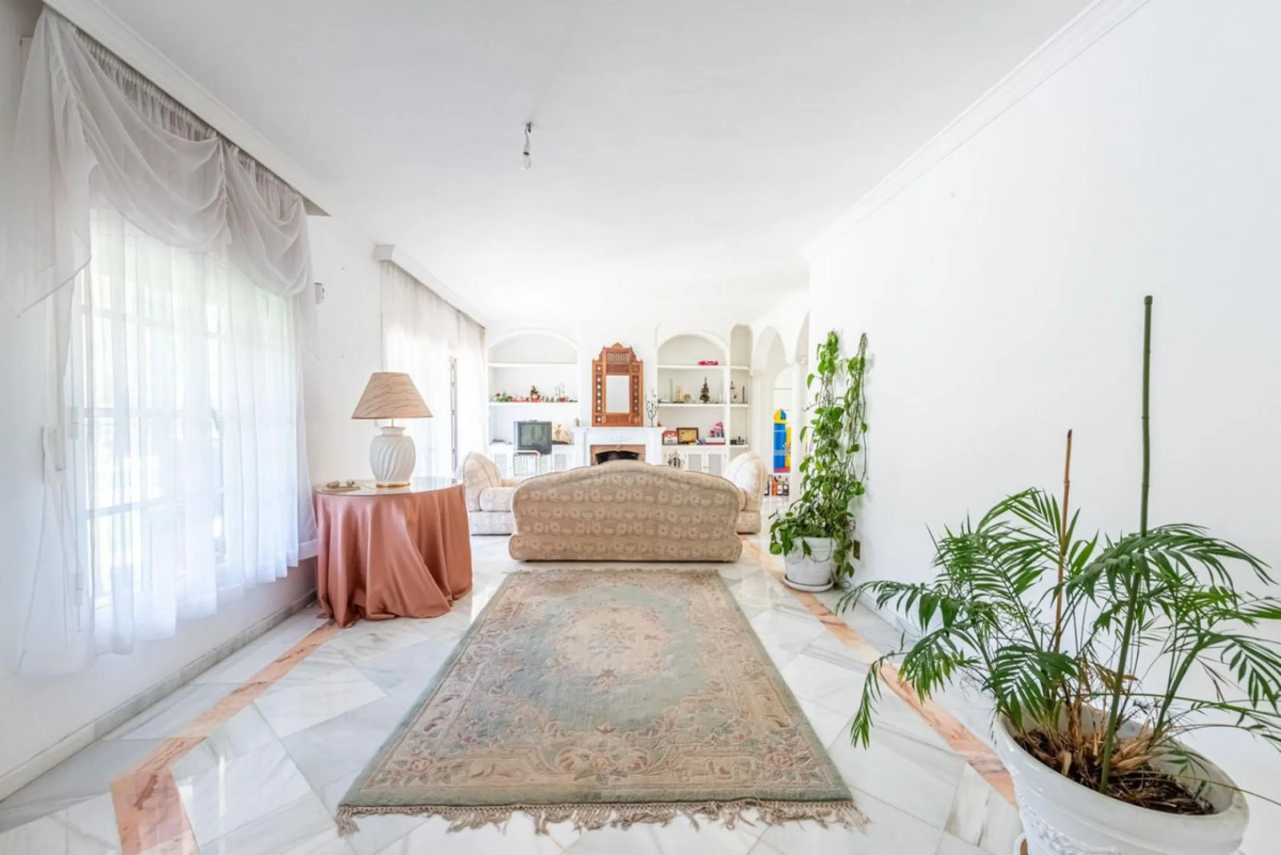 VILLA IN CENTRE OF MARBELLA - 8 BEDROOMS