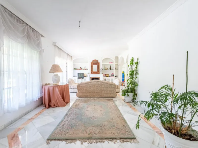 VILLA IN CENTRE OF MARBELLA - 8 BEDROOMS