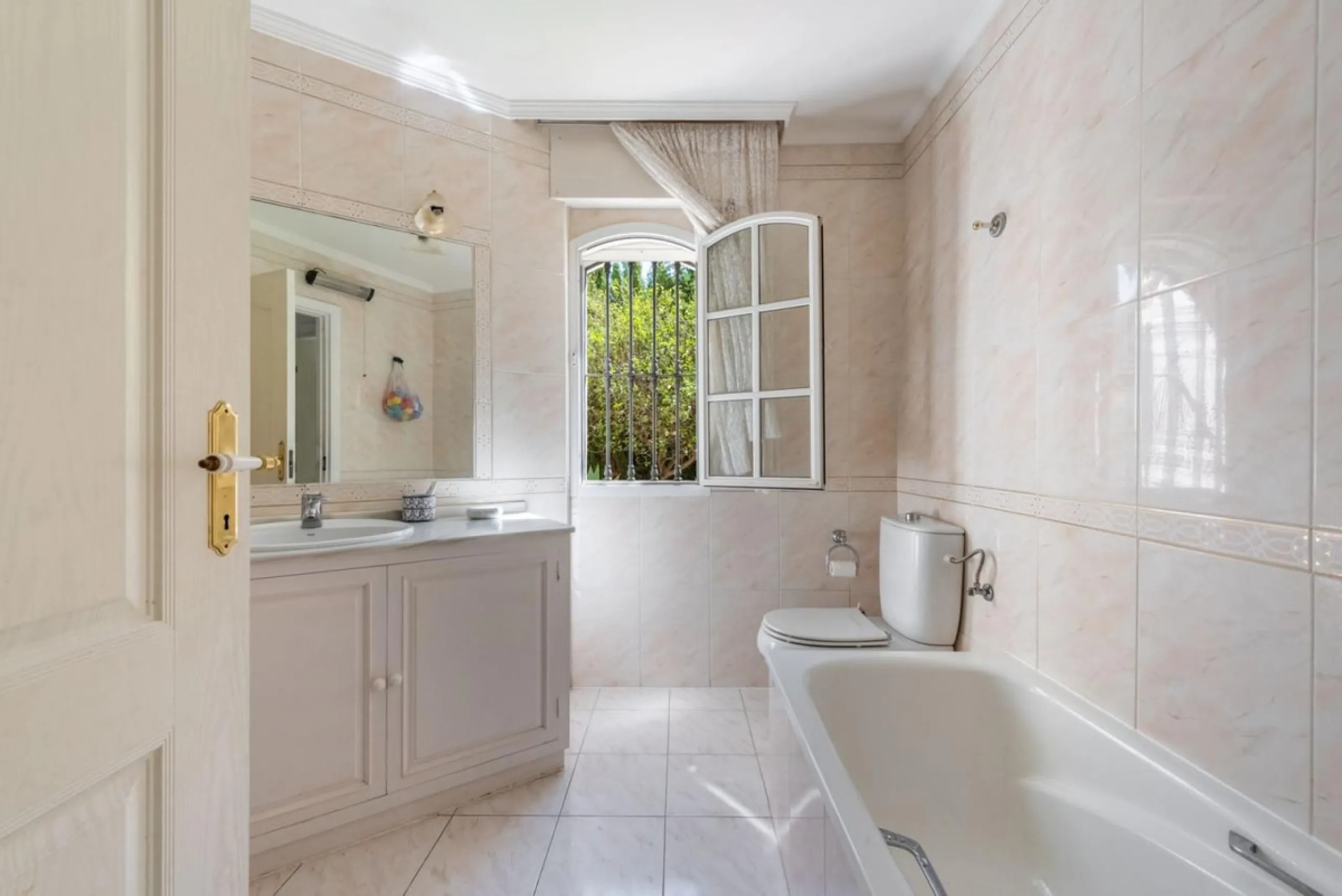 VILLA IN CENTRE OF MARBELLA - 8 BEDROOMS