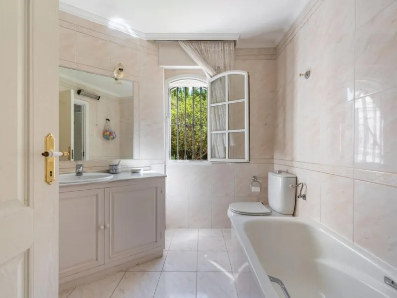 VILLA IN CENTRE OF MARBELLA - 8 BEDROOMS