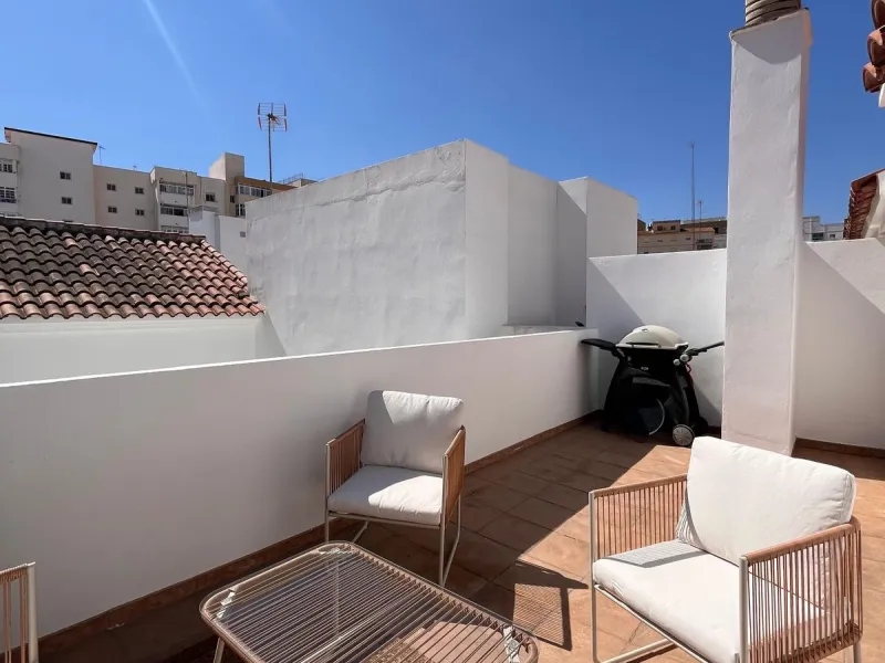 Duplex Penthouse with Terrace, 2 Parking Spaces, and Storage Room in the Suárez Area – Málaga