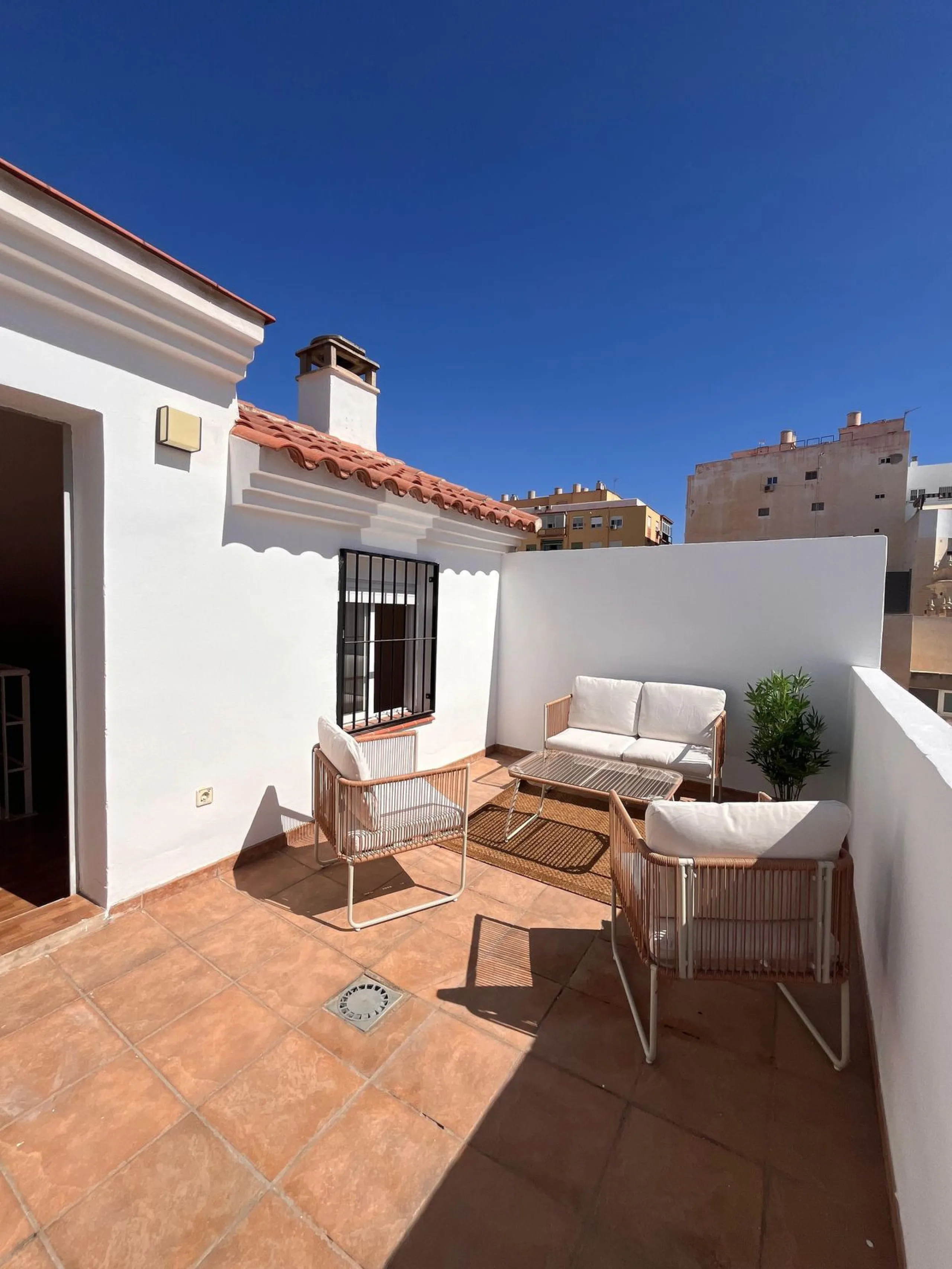 Duplex Penthouse with Terrace, 2 Parking Spaces, and Storage Room in the Suárez Area – Málaga
