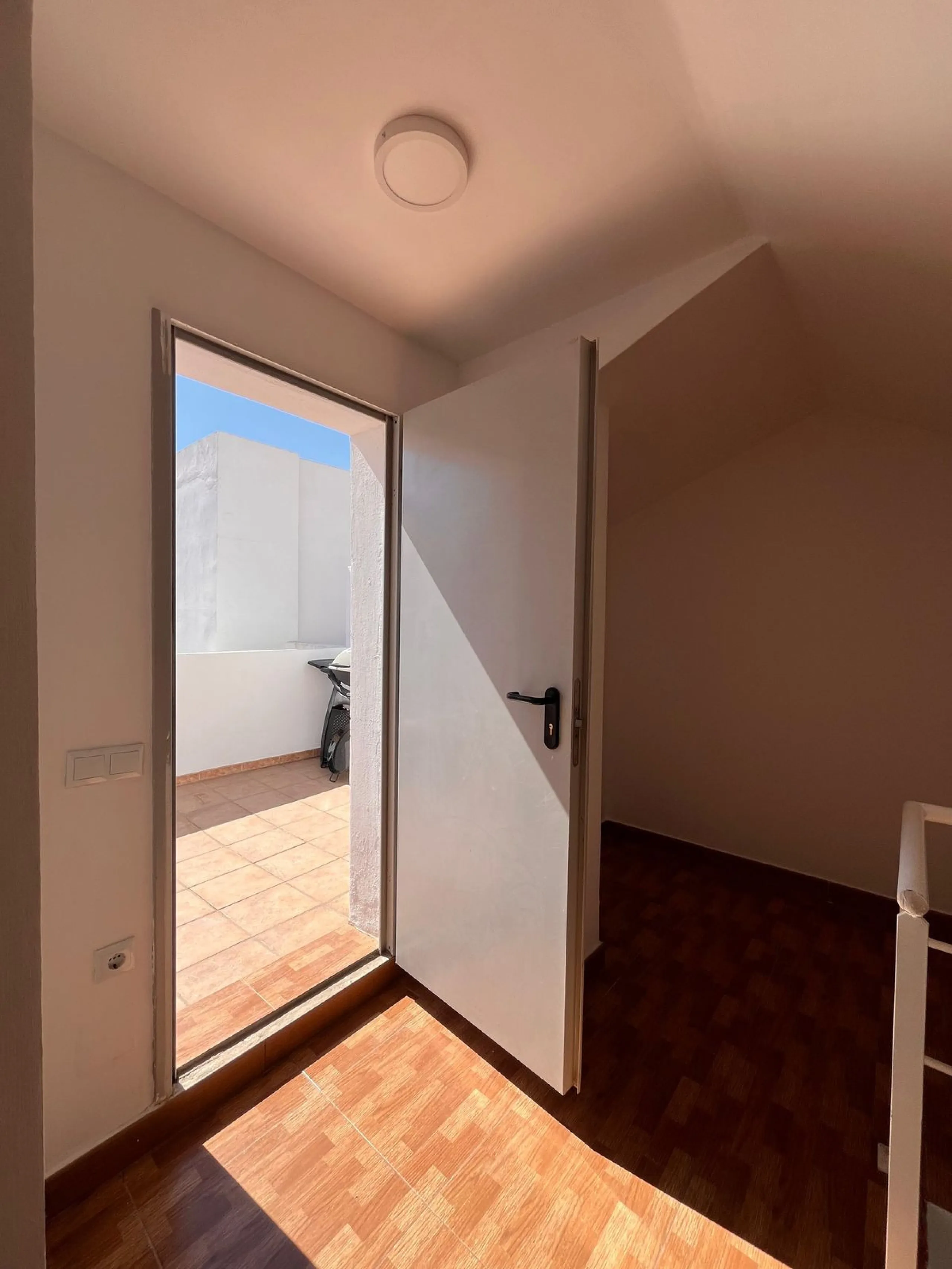 Duplex Penthouse with Terrace, 2 Parking Spaces, and Storage Room in the Suárez Area – Málaga