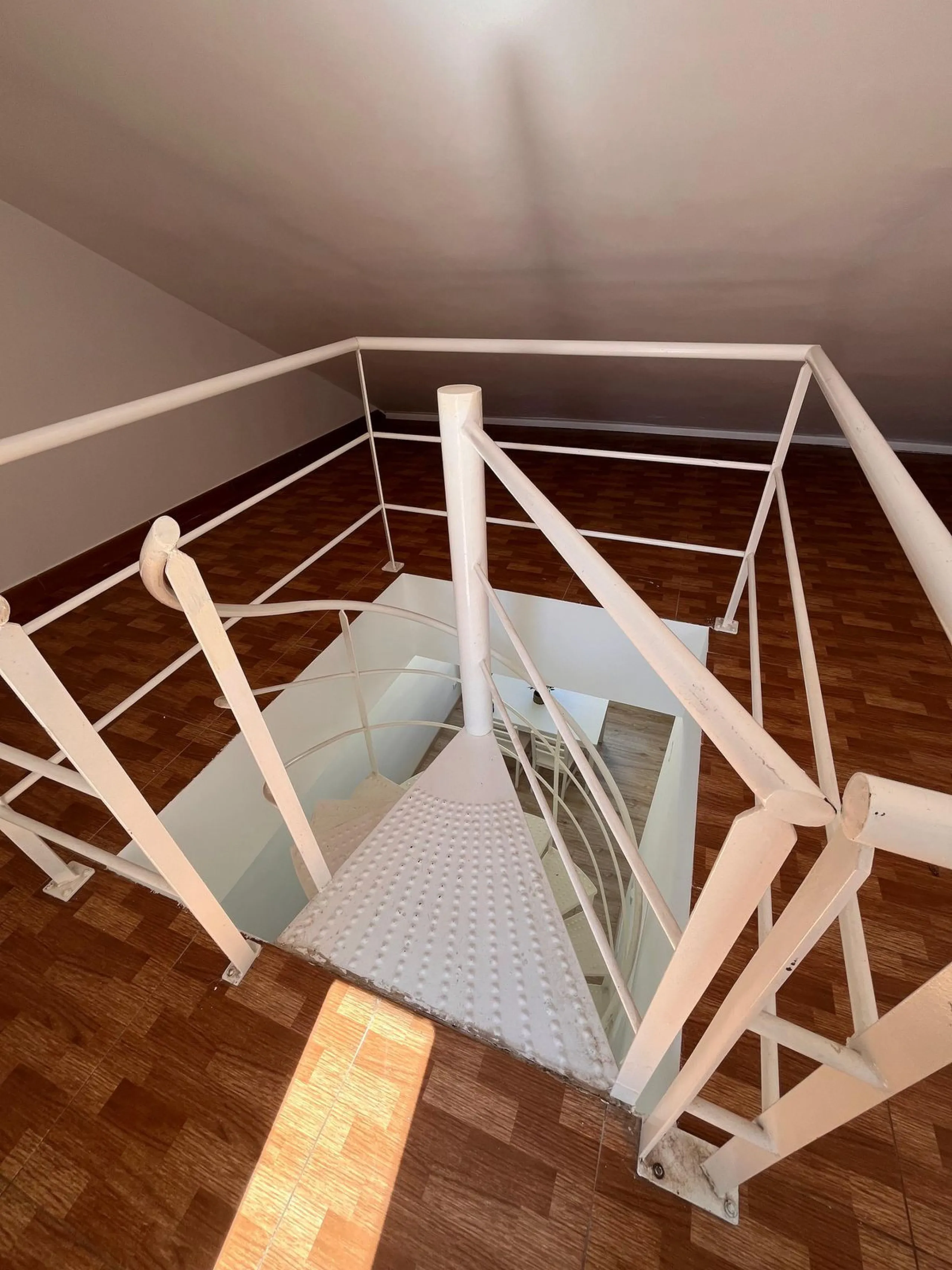 Duplex Penthouse with Terrace, 2 Parking Spaces, and Storage Room in the Suárez Area – Málaga