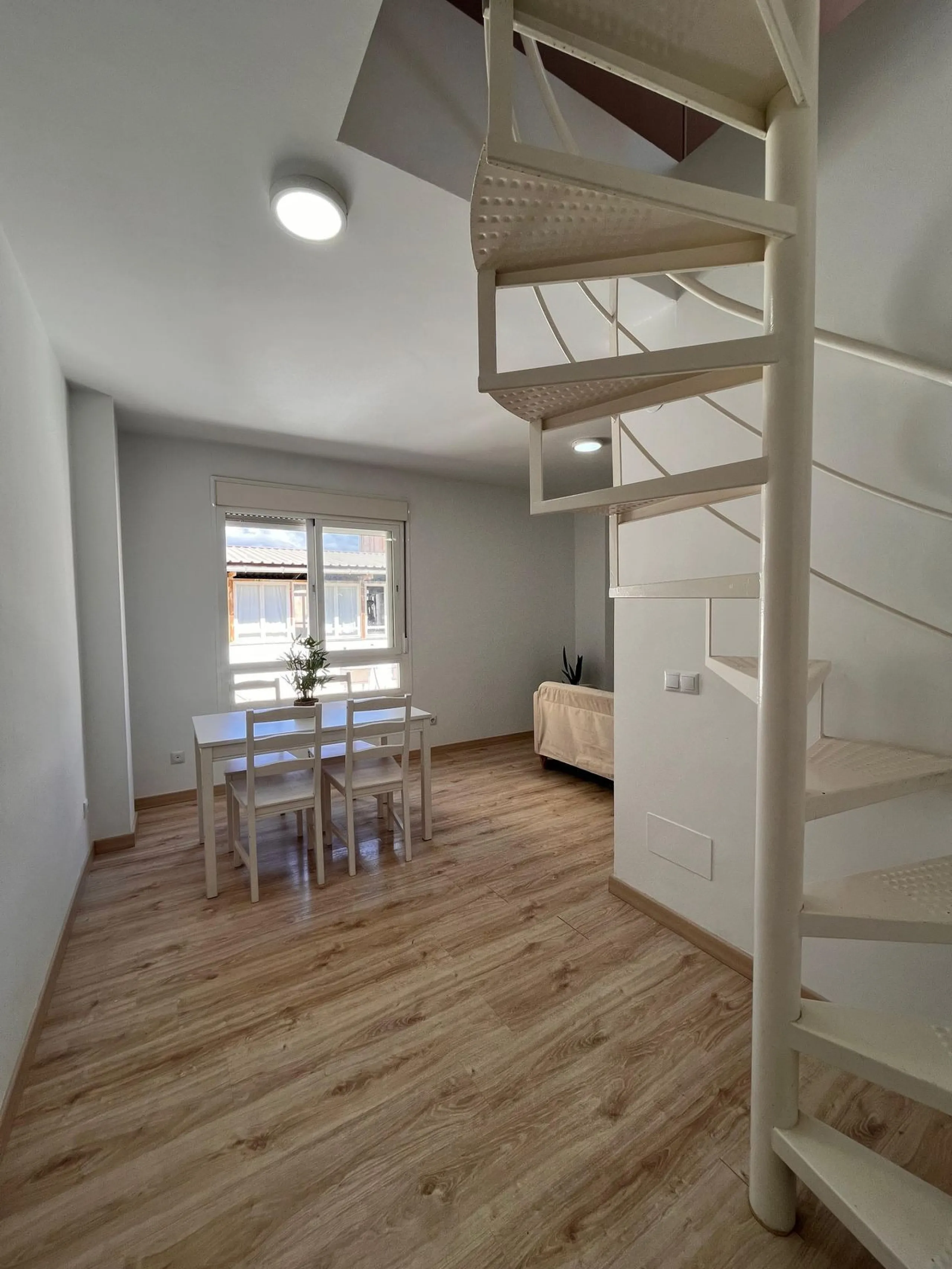 Duplex Penthouse with Terrace, 2 Parking Spaces, and Storage Room in the Suárez Area – Málaga