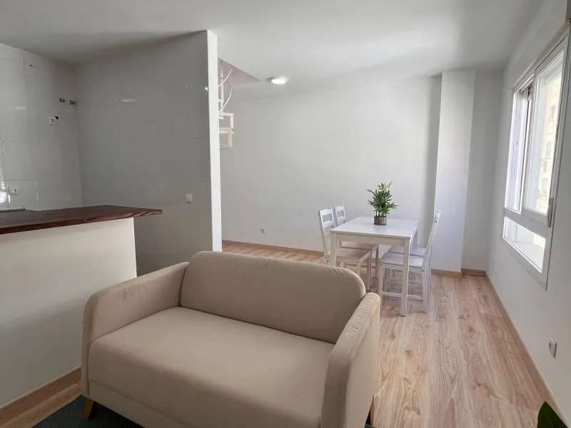Duplex Penthouse with Terrace, 2 Parking Spaces, and Storage Room in the Suárez Area – Málaga