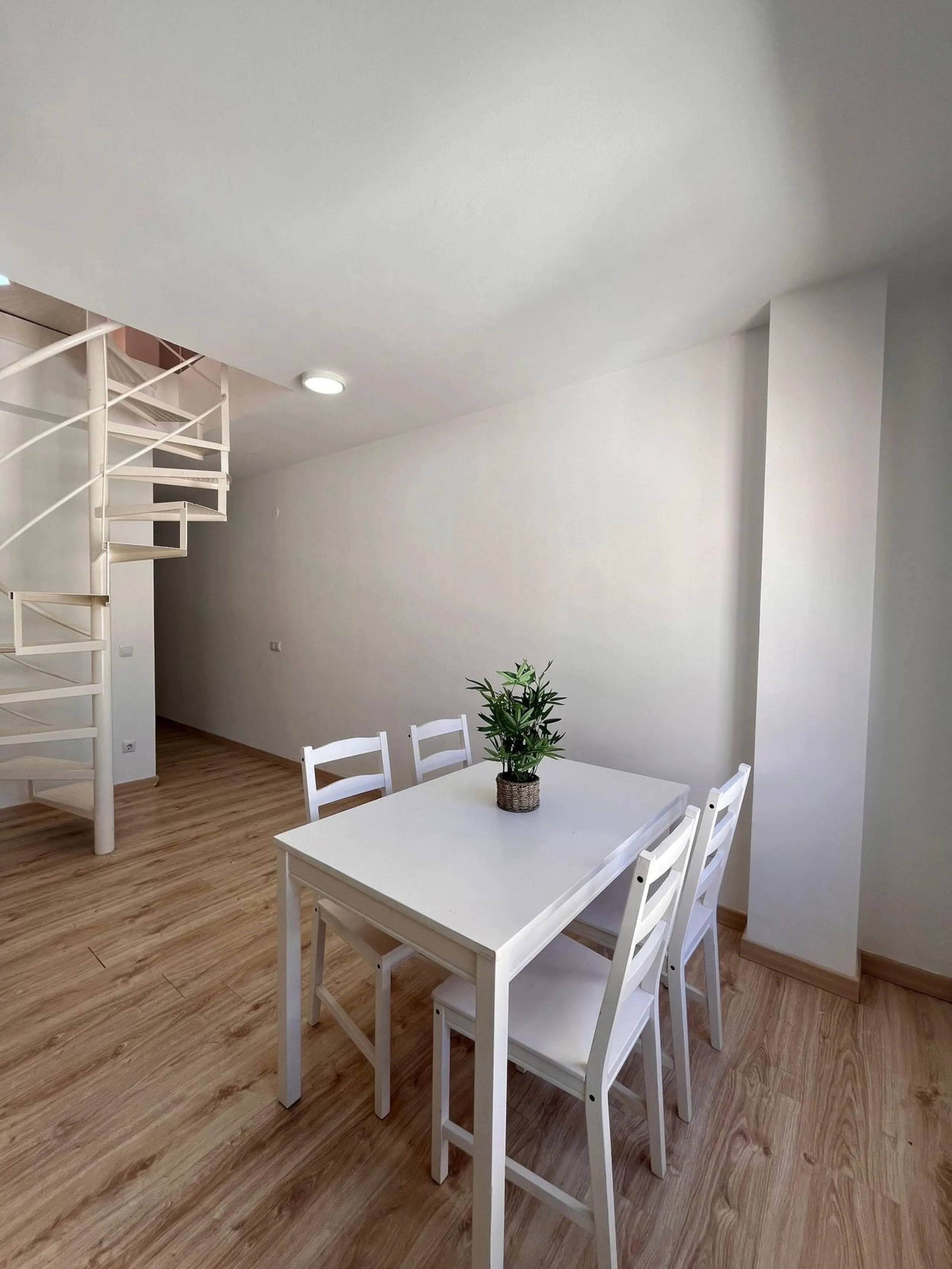 Duplex Penthouse with Terrace, 2 Parking Spaces, and Storage Room in the Suárez Area – Málaga