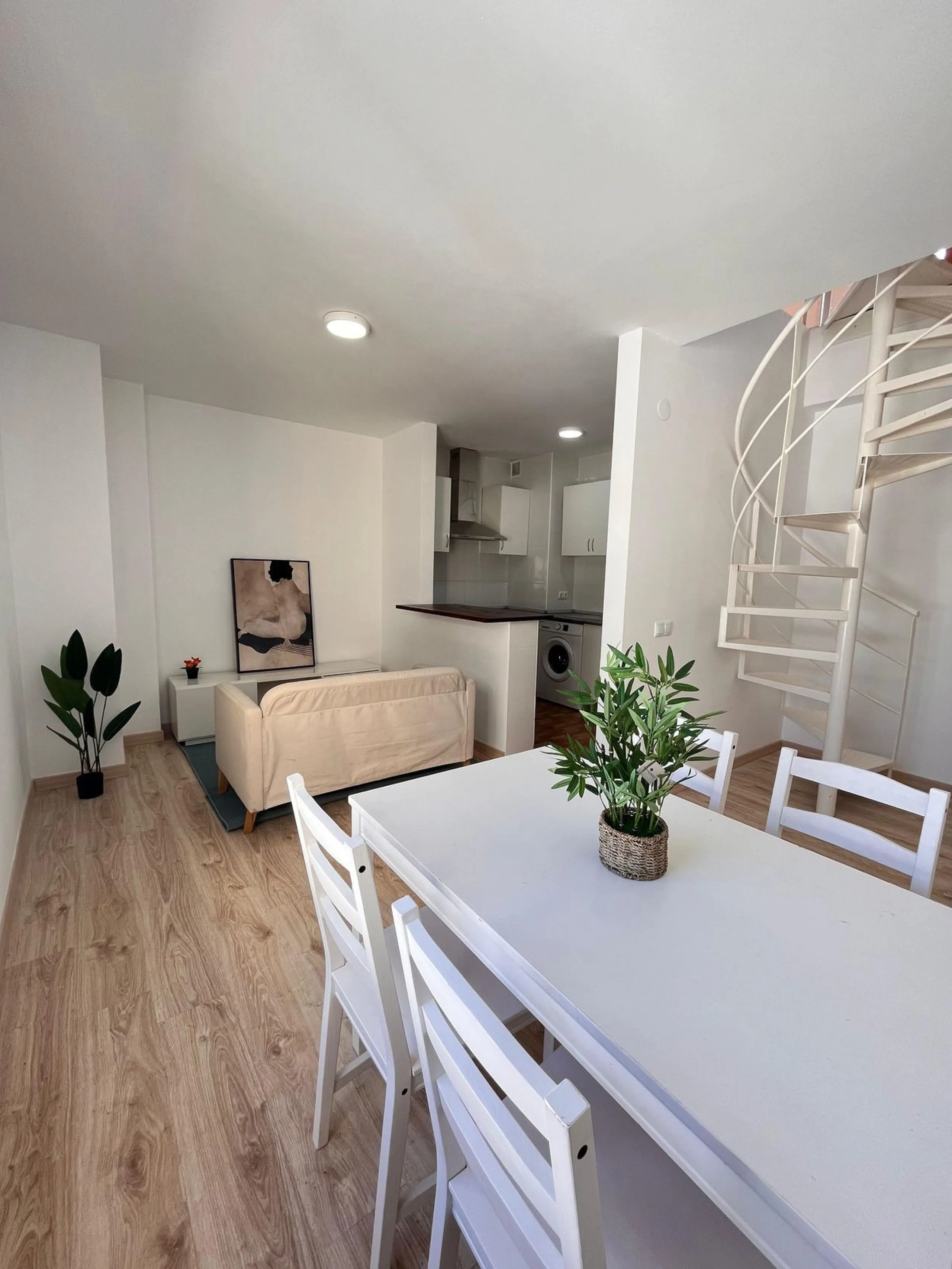 Duplex Penthouse with Terrace, 2 Parking Spaces, and Storage Room in the Suárez Area – Málaga