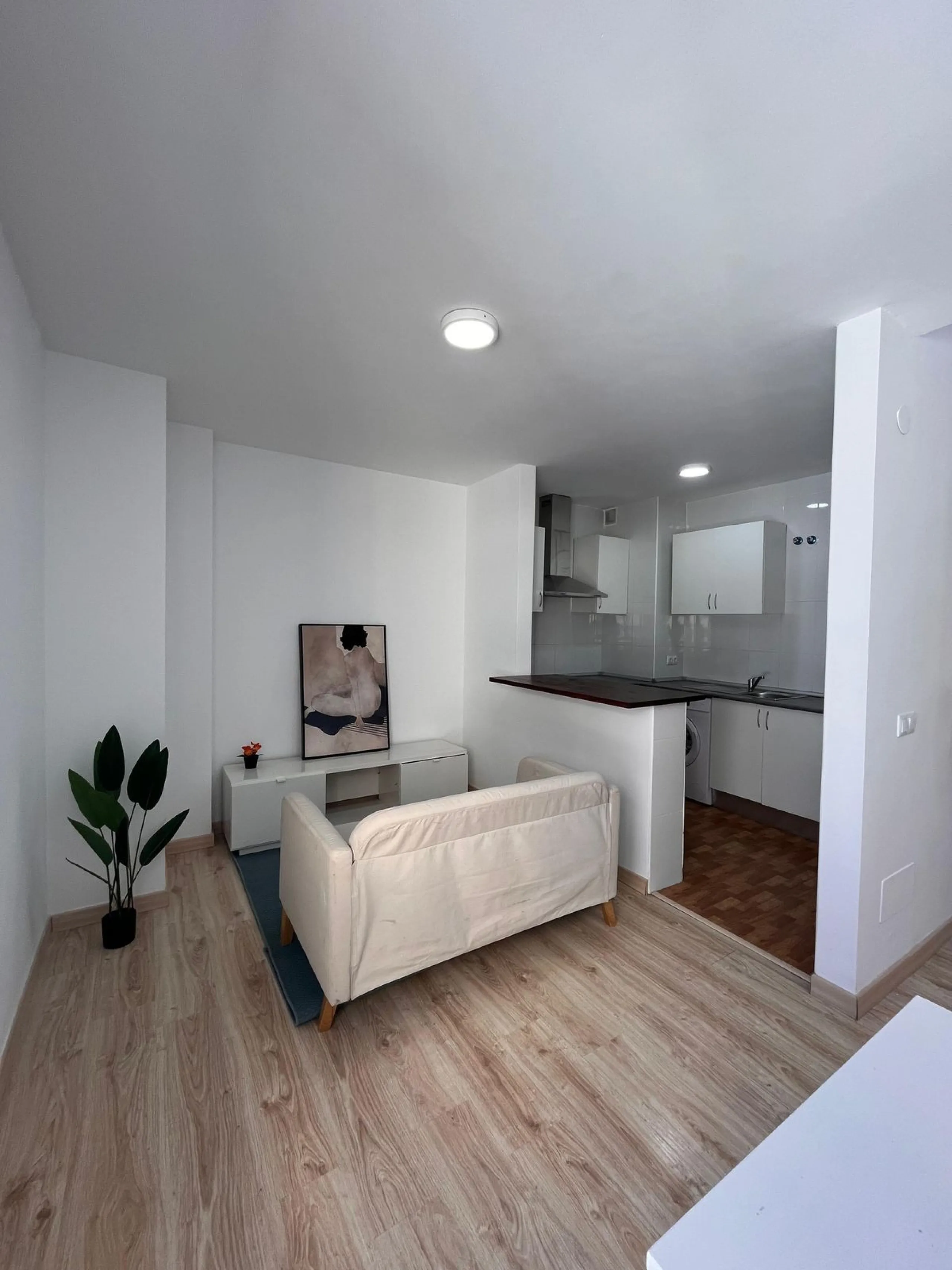 Duplex Penthouse with Terrace, 2 Parking Spaces, and Storage Room in the Suárez Area – Málaga