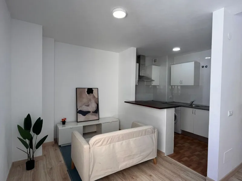 Duplex Penthouse with Terrace, 2 Parking Spaces, and Storage Room in the Suárez Area – Málaga