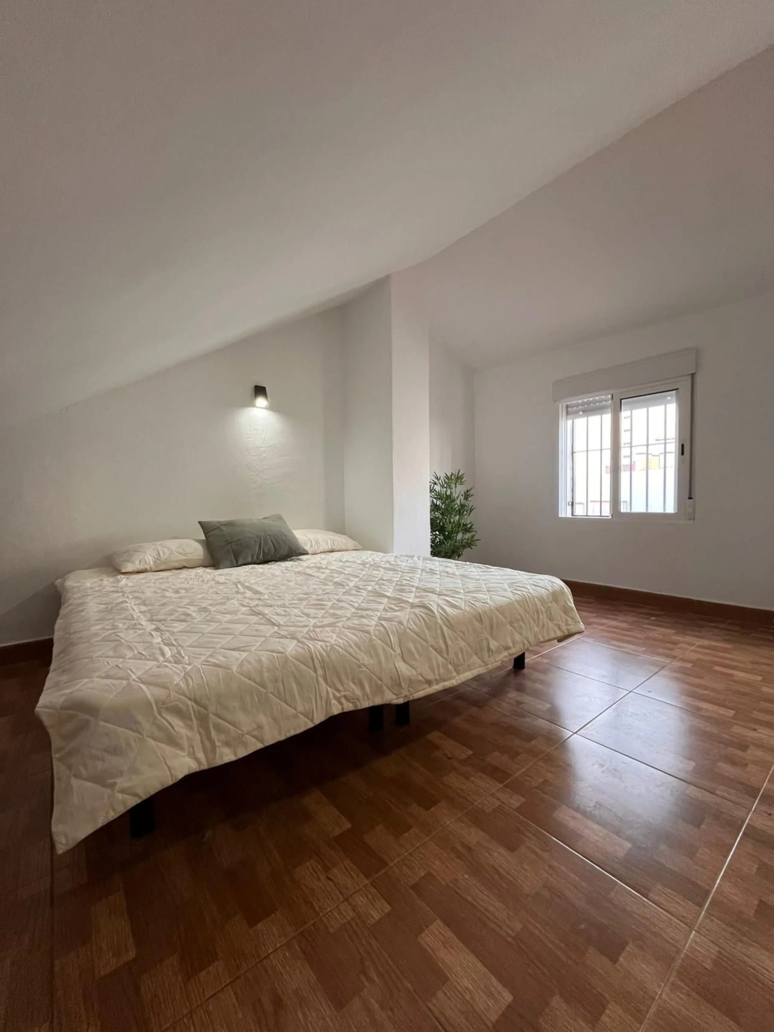 Duplex Penthouse with Terrace, 2 Parking Spaces, and Storage Room in the Suárez Area – Málaga