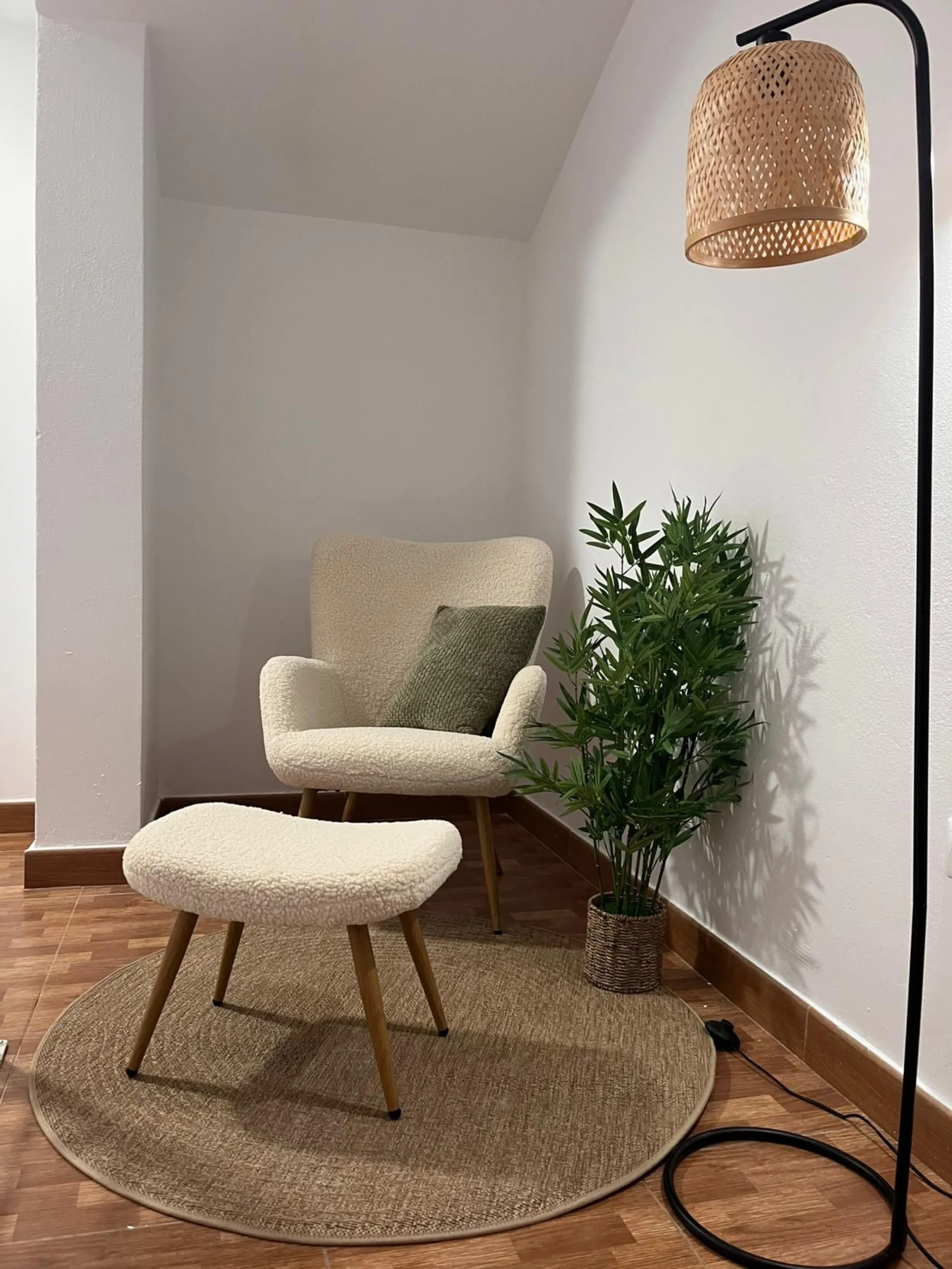 Duplex Penthouse with Terrace, 2 Parking Spaces, and Storage Room in the Suárez Area – Málaga