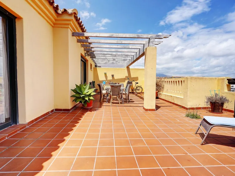 Penthouse with Huge Wraparound Terrace in Miraflores