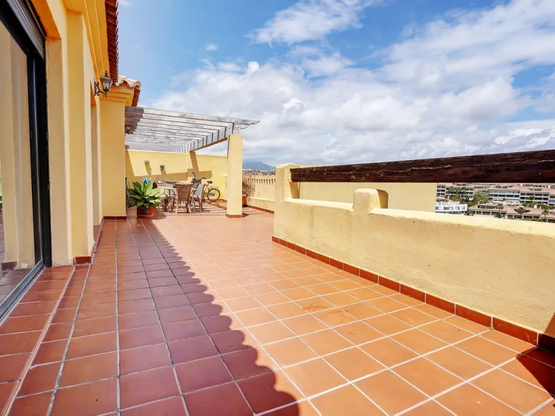Penthouse with Huge Wraparound Terrace in Miraflores