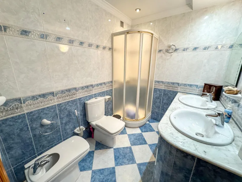 House - Semi-Detached House в продаже в Málaga, Málaga. В доме 4 спален и 3 ванных комнат. Площадь дома 109 м². Площадь участка 170 м²