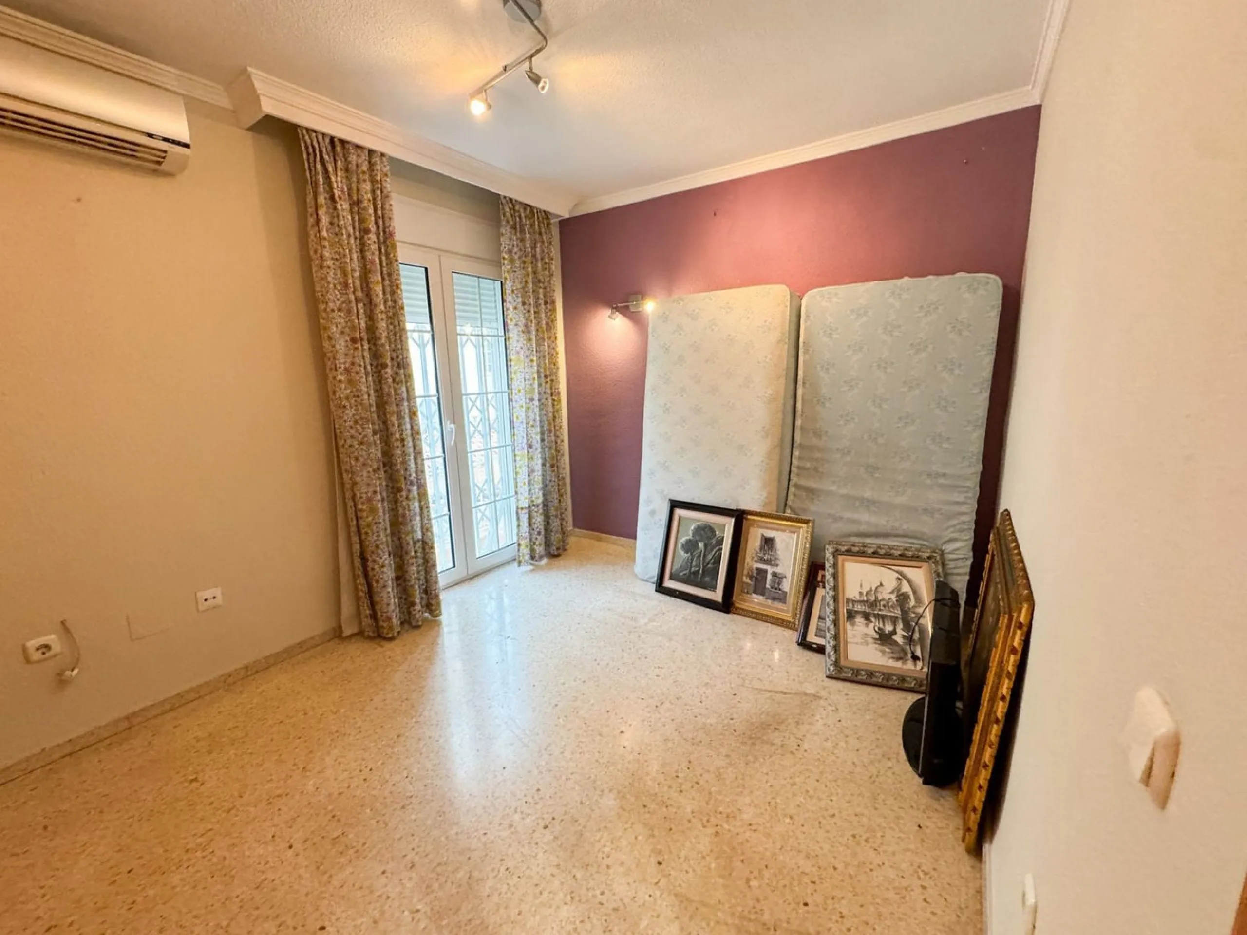 House - Semi-Detached House в продаже в Málaga, Málaga. В доме 4 спален и 3 ванных комнат. Площадь дома 109 м². Площадь участка 170 м²