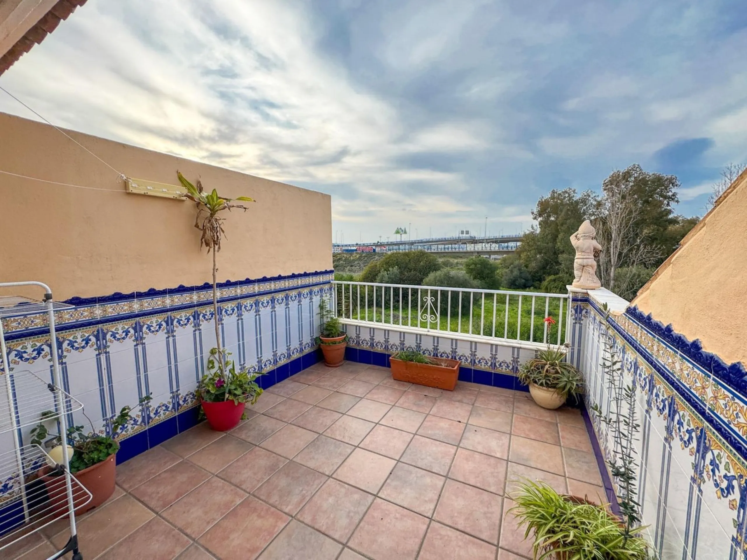 House - Semi-Detached House в продаже в Málaga, Málaga. В доме 4 спален и 3 ванных комнат. Площадь дома 109 м². Площадь участка 170 м²