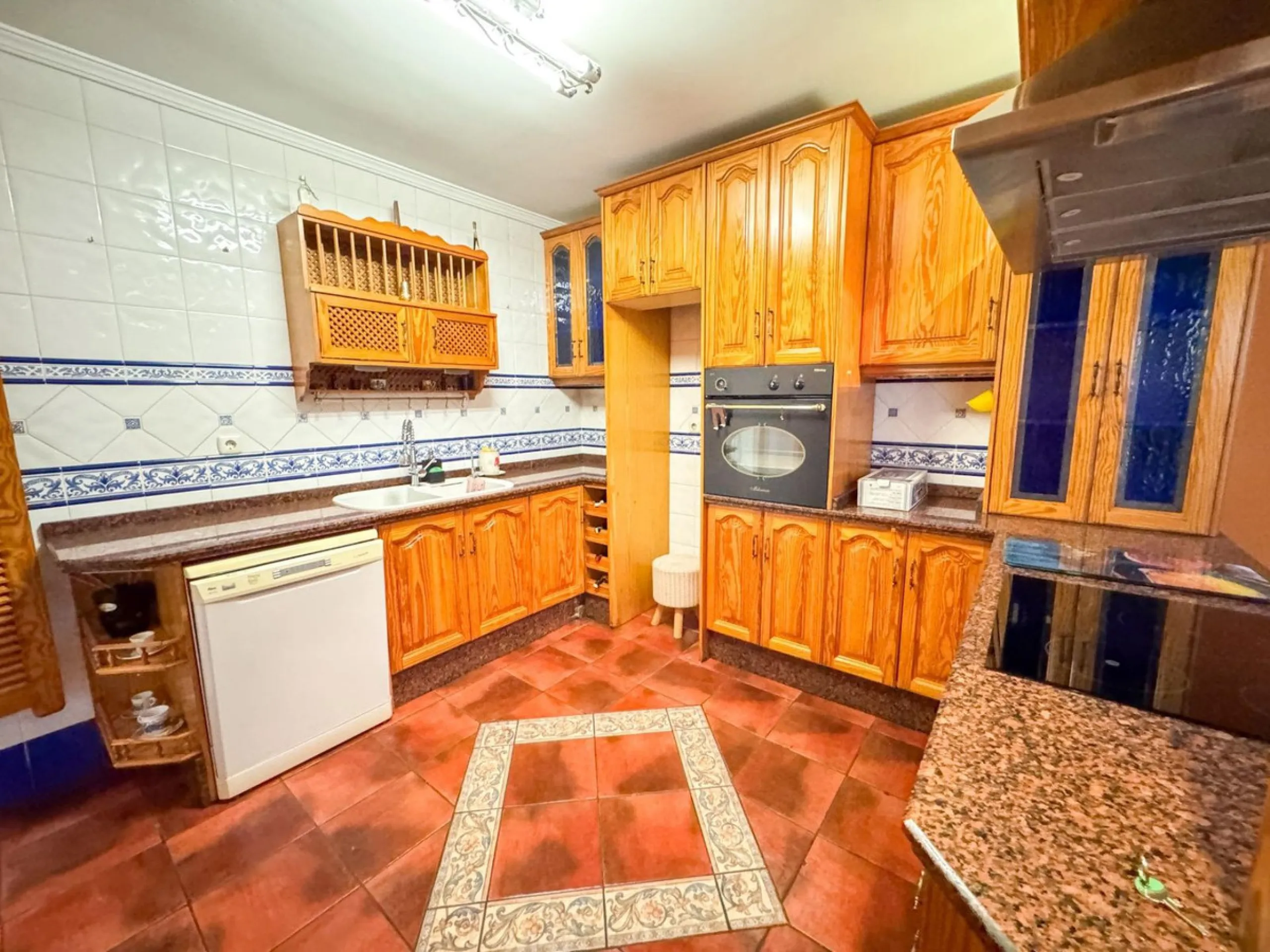 House - Semi-Detached House в продаже в Málaga, Málaga. В доме 4 спален и 3 ванных комнат. Площадь дома 109 м². Площадь участка 170 м²