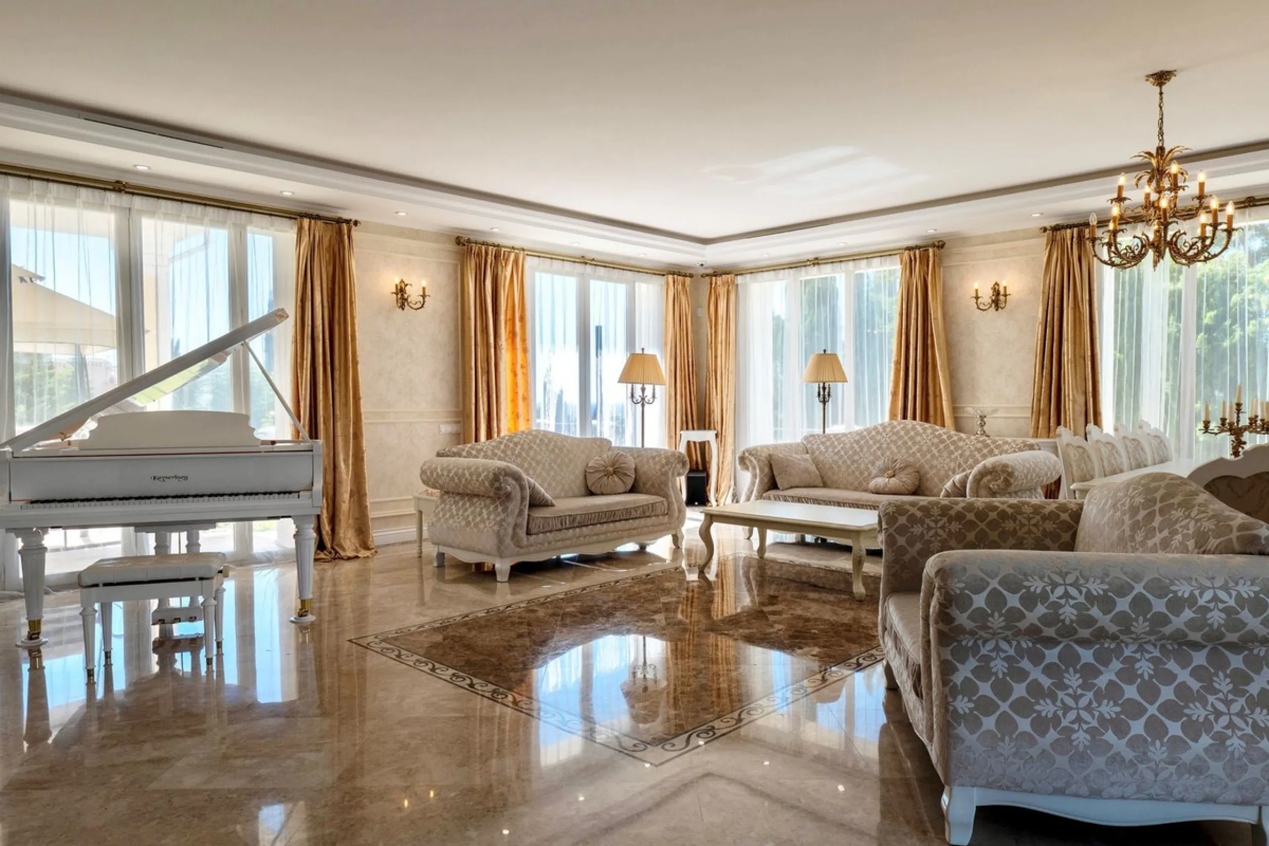 Set in the exclusive residential area of El Rosario, this stunning villa offers a perfect blend of elegance, comfort, and breathtaking views. With a spacious layout and refined design, the home provides the ideal setting for a luxurious Mediterranean life