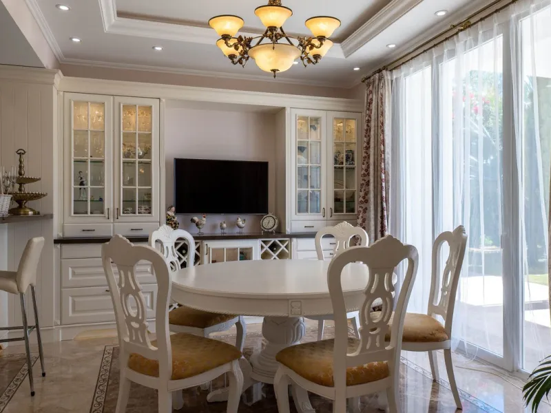 Set in the exclusive residential area of El Rosario, this stunning villa offers a perfect blend of elegance, comfort, and breathtaking views. With a spacious layout and refined design, the home provides the ideal setting for a luxurious Mediterranean life